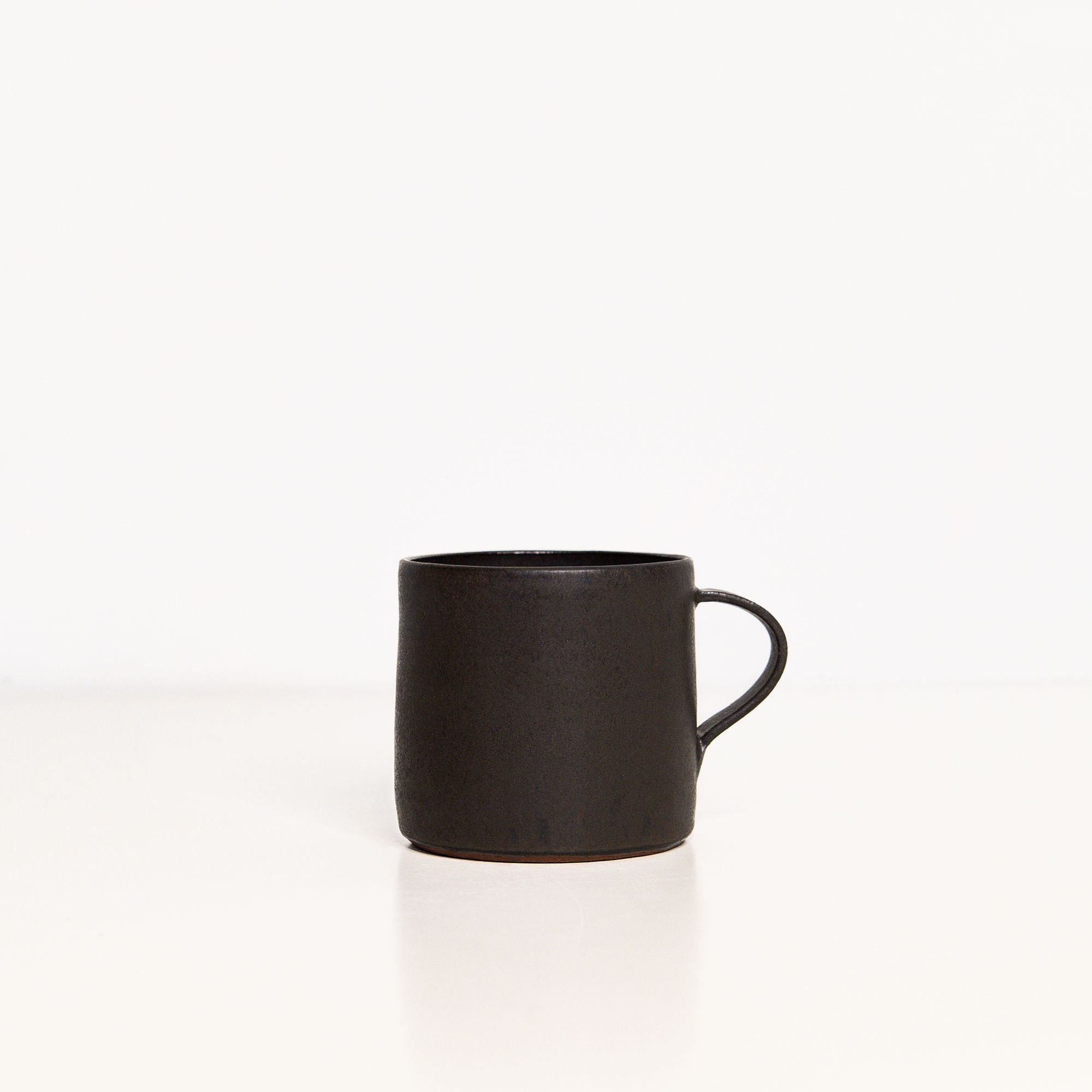 T112 Mug in Black