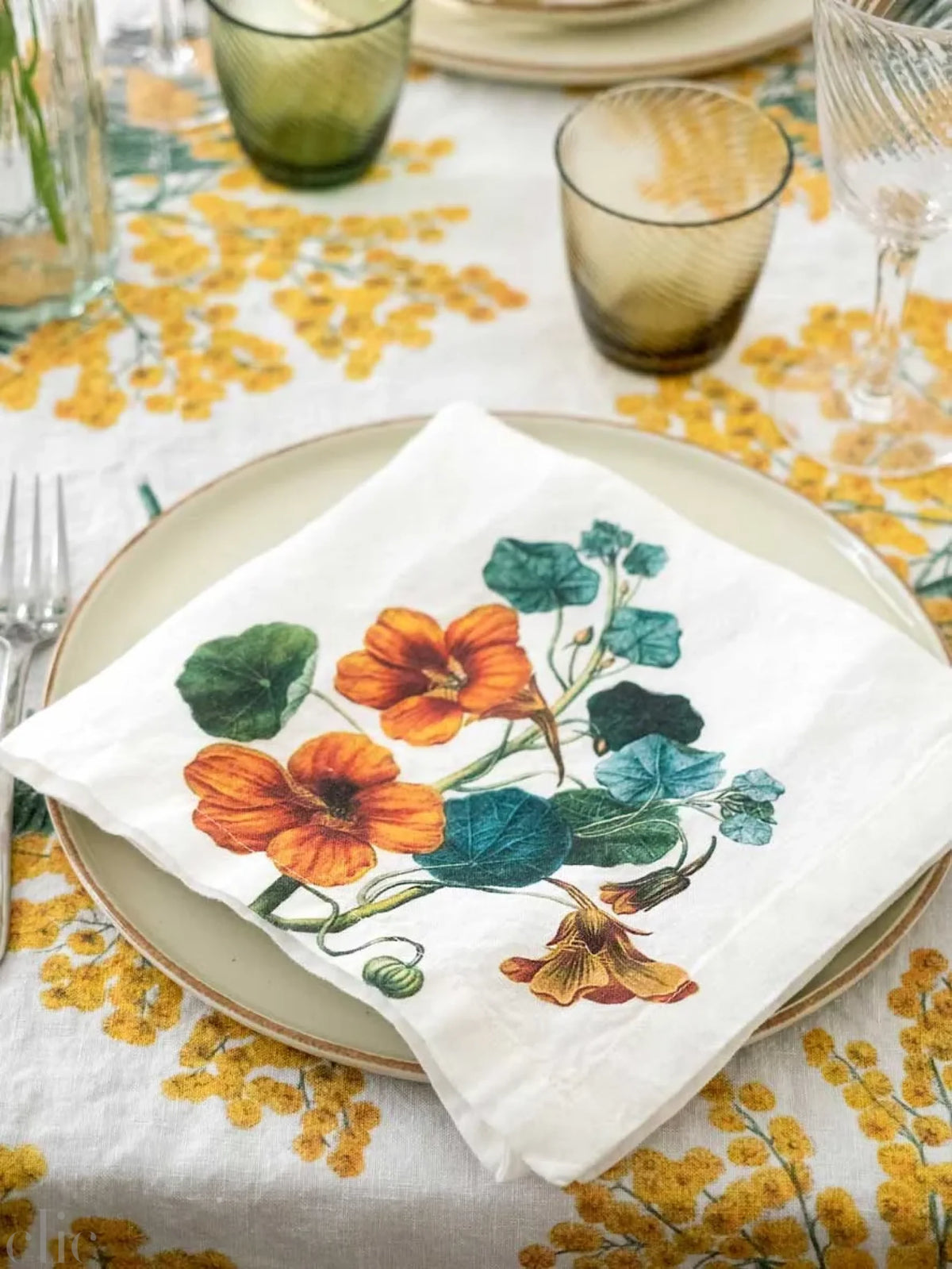 Set of 6 Yellow Flowers Napkins, from Linoroom