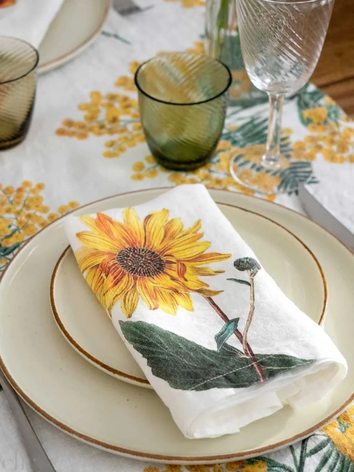 Set of 6 Yellow Flowers Napkins, from Linoroom