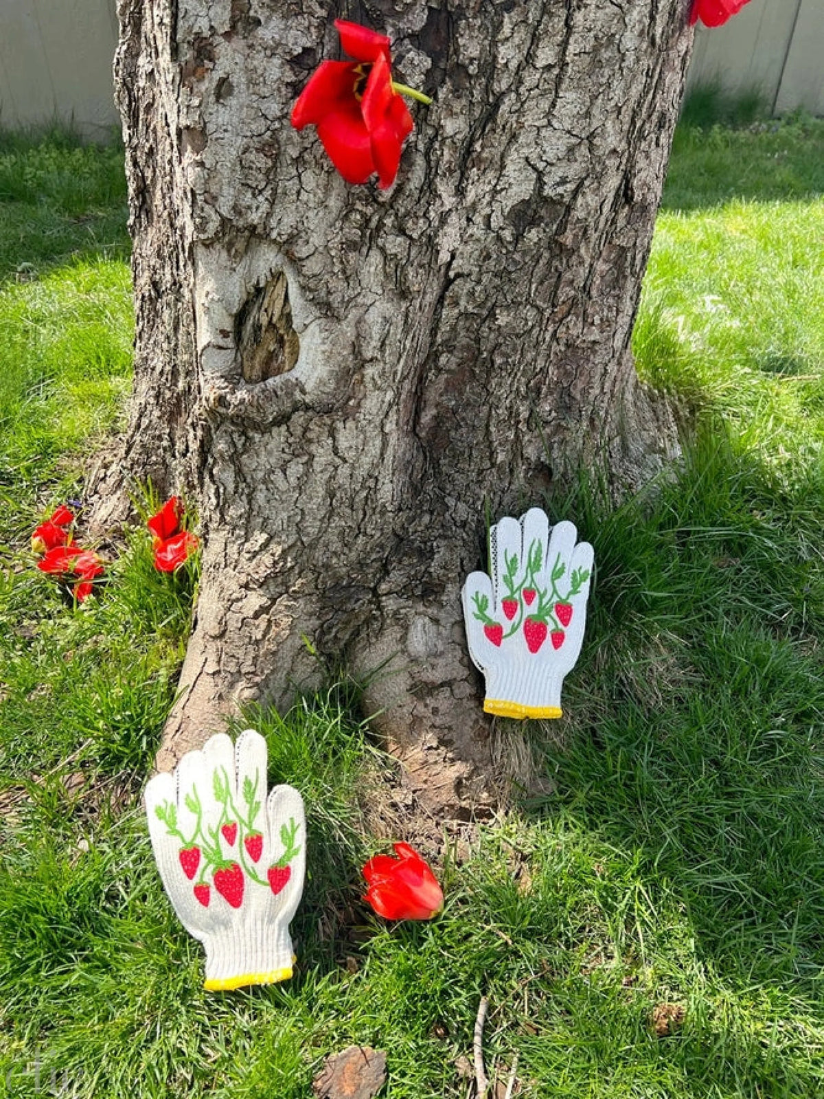Strawberry Gardening Gloves