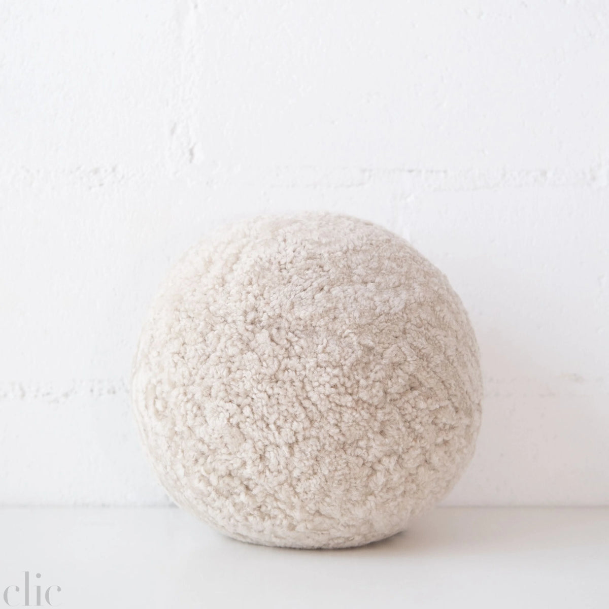 Angelite Round Curly sheepskin in Pearl