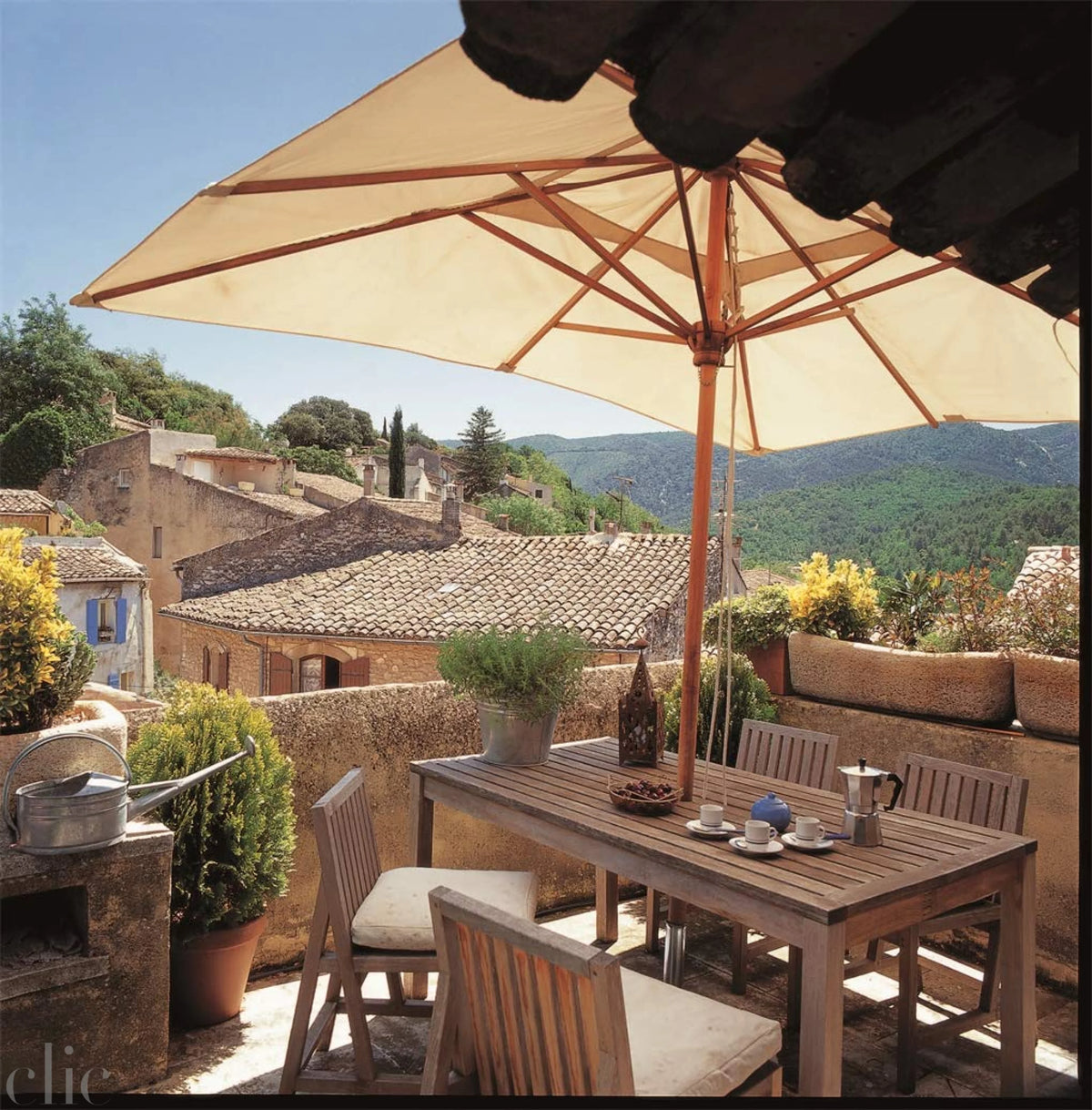 Provence Style: Decorating with French Country Flair