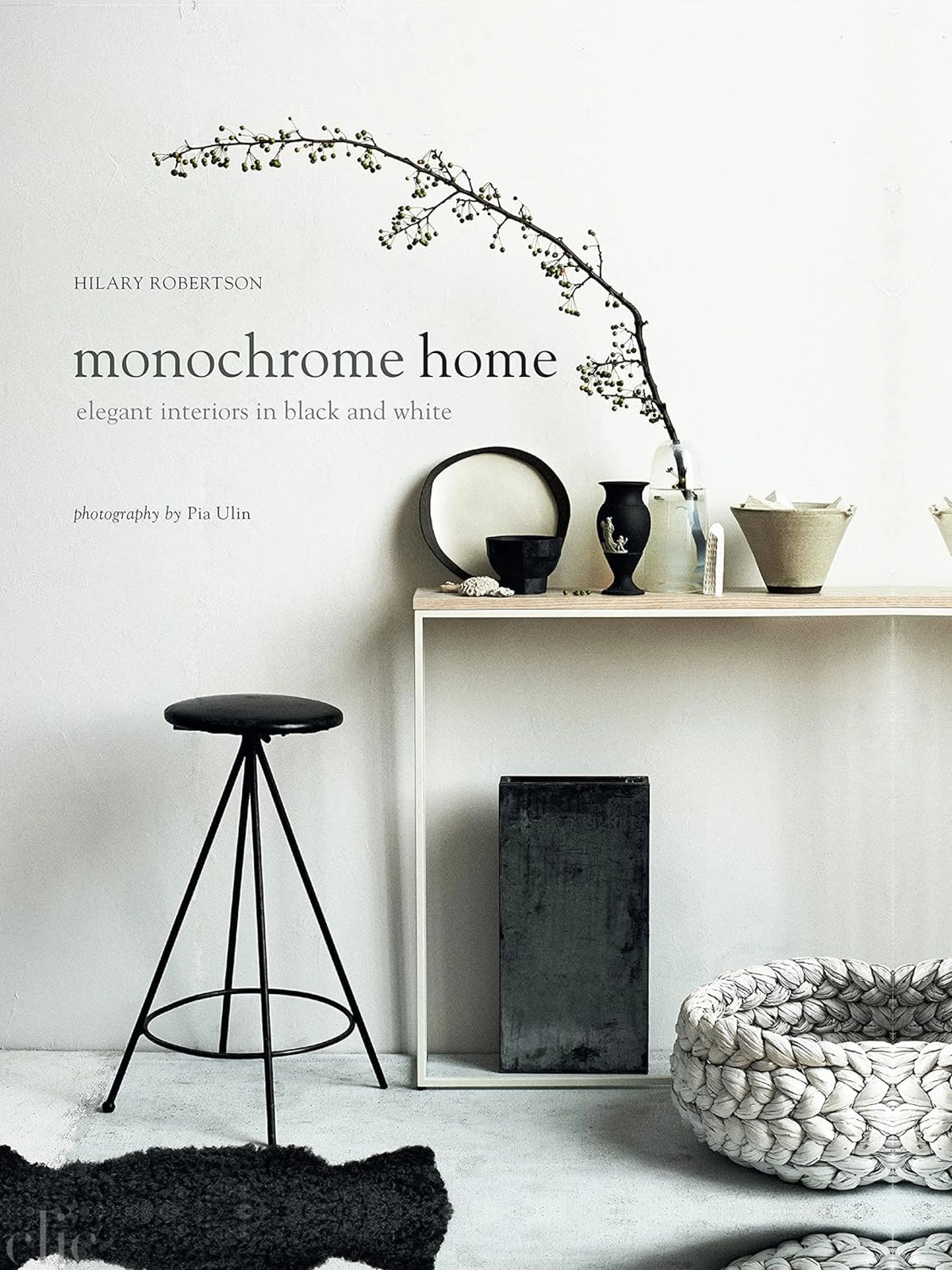 Monochrome Home: Elegant Interiors in Black and White