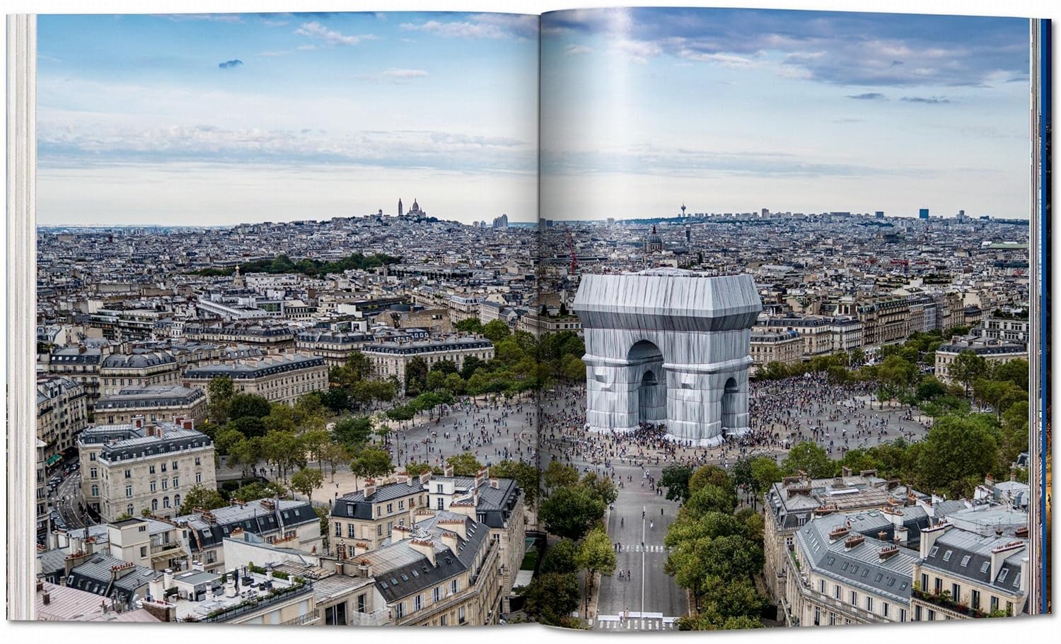 Christo and Jeanne-claude. L’arc De Triomphe, Wrapped