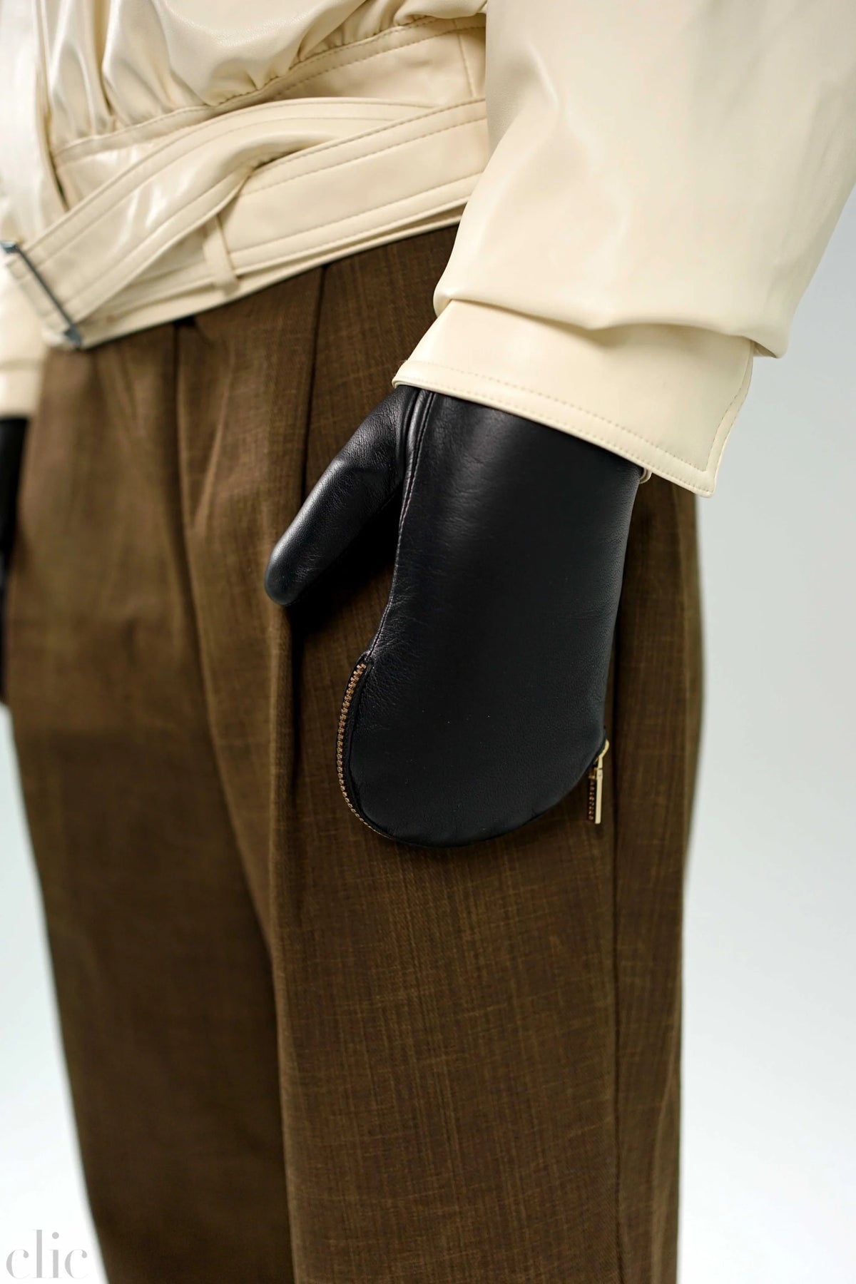 A136 Glove in Black and Kaki, from Arisitide