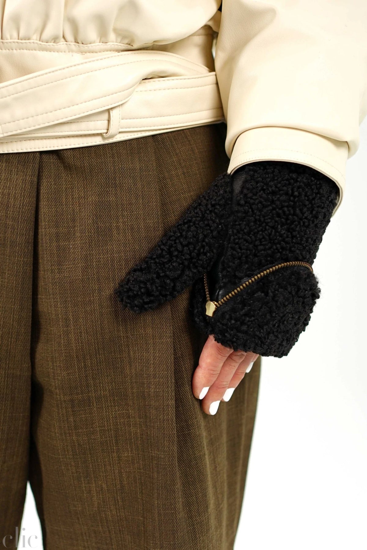 AW87 Glove in Black, from Aristide