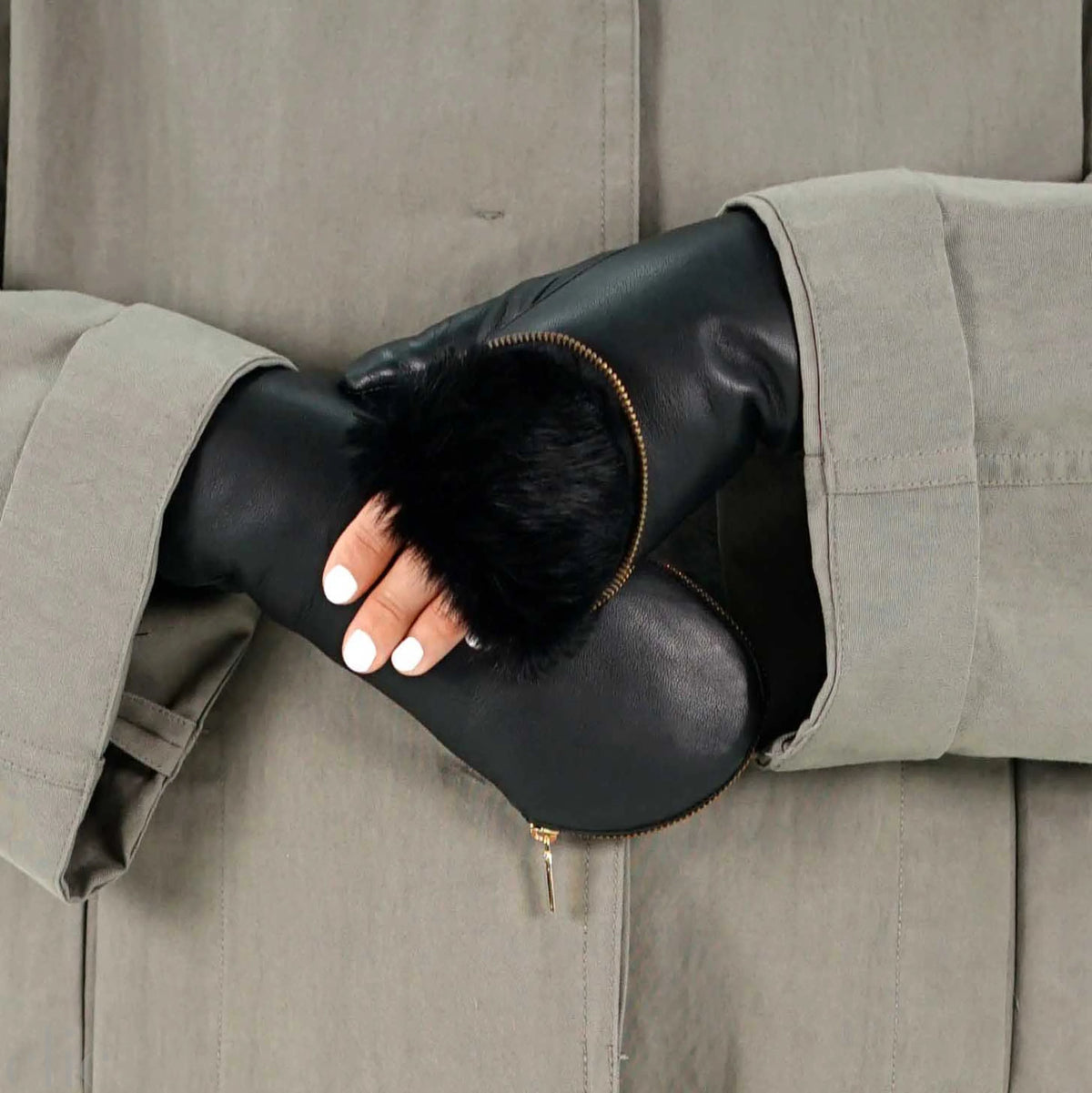 A136 Glove in Black and Black, from Arisitide
