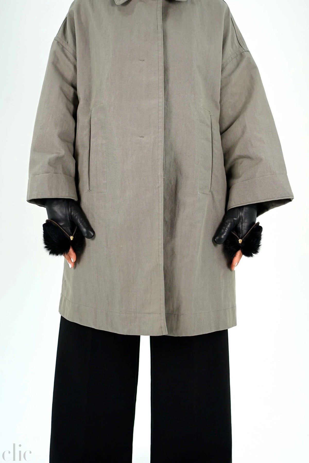 A136 Glove in Black and Black, from Arisitide