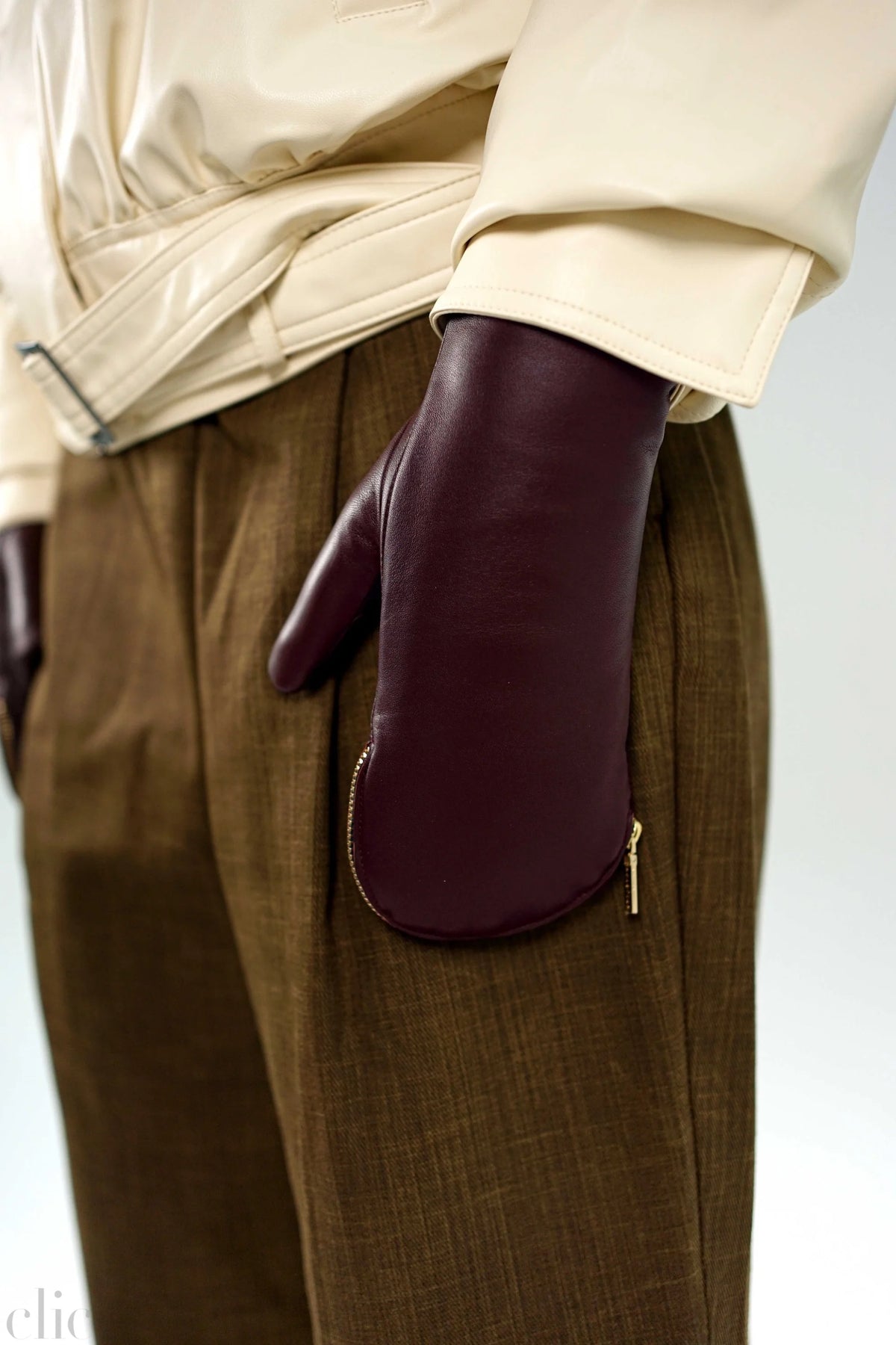 A136 Glove in Burgundy and Burgundy, from Arisitide