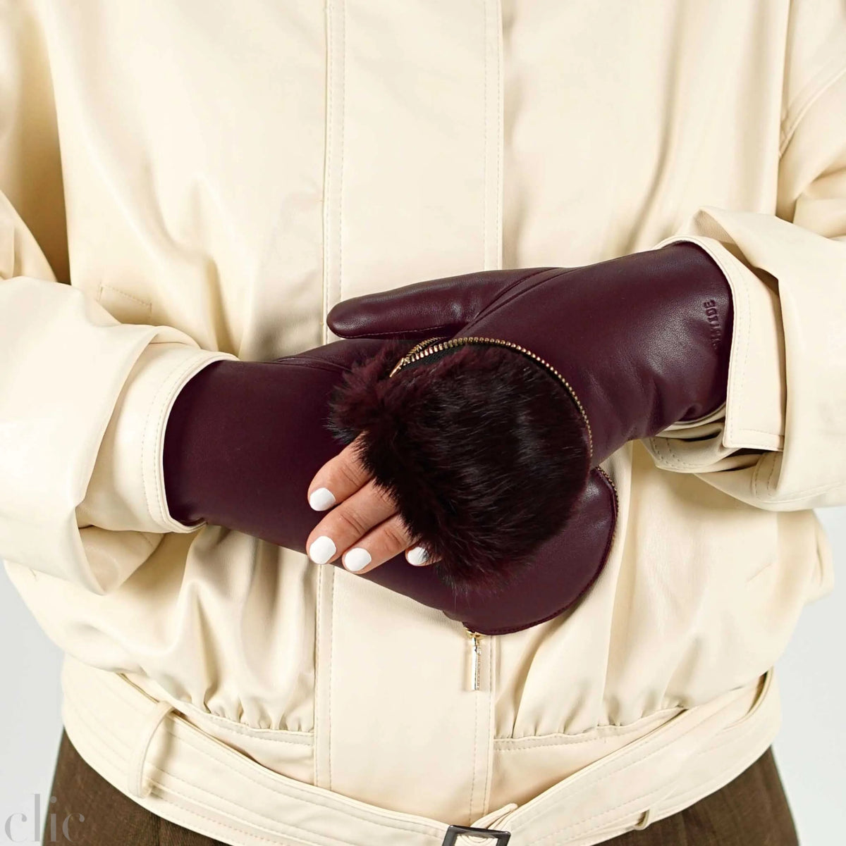 A136 Glove in Burgundy and Burgundy, from Arisitide
