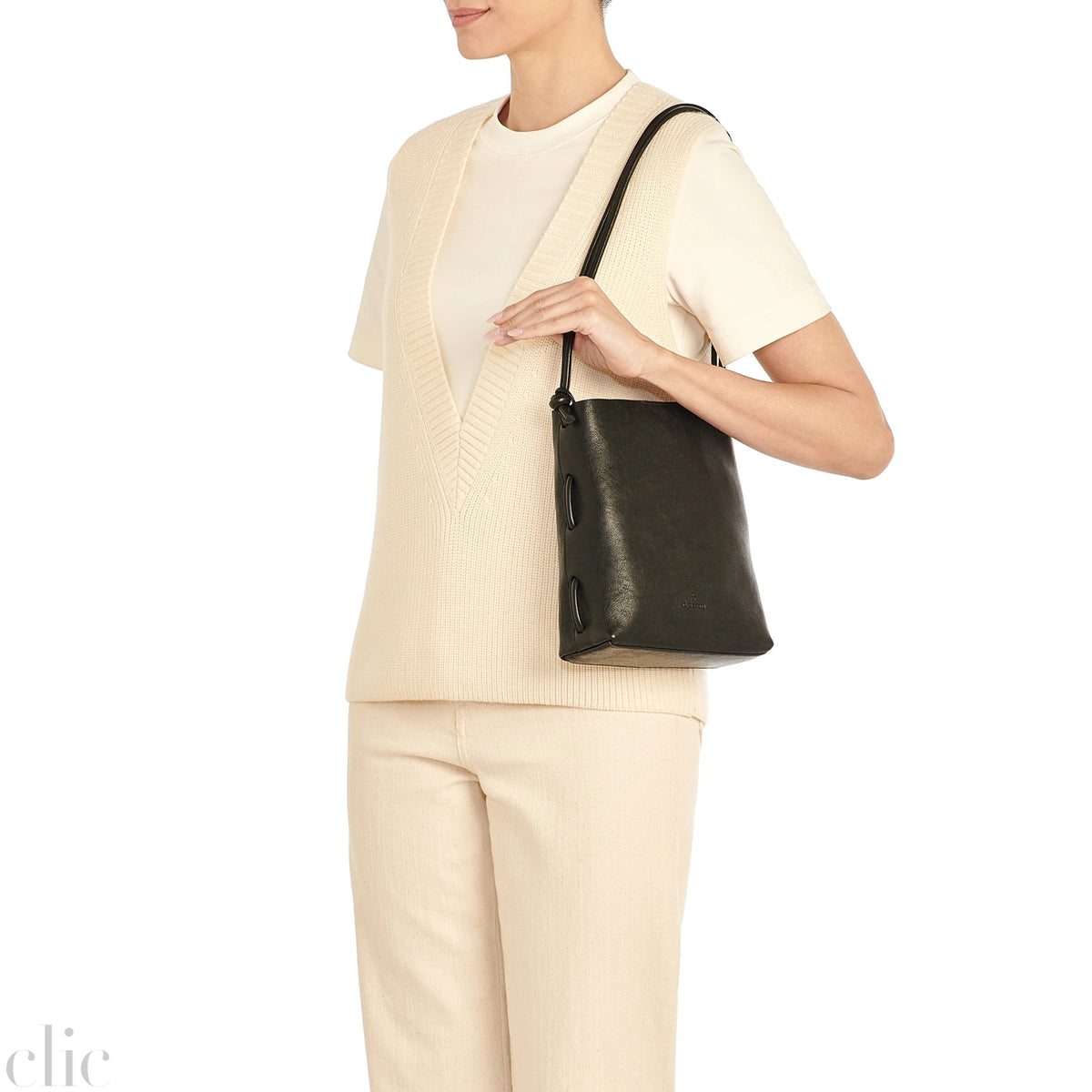 Snodo Shoulder Bag in Black, from IL Bisonte