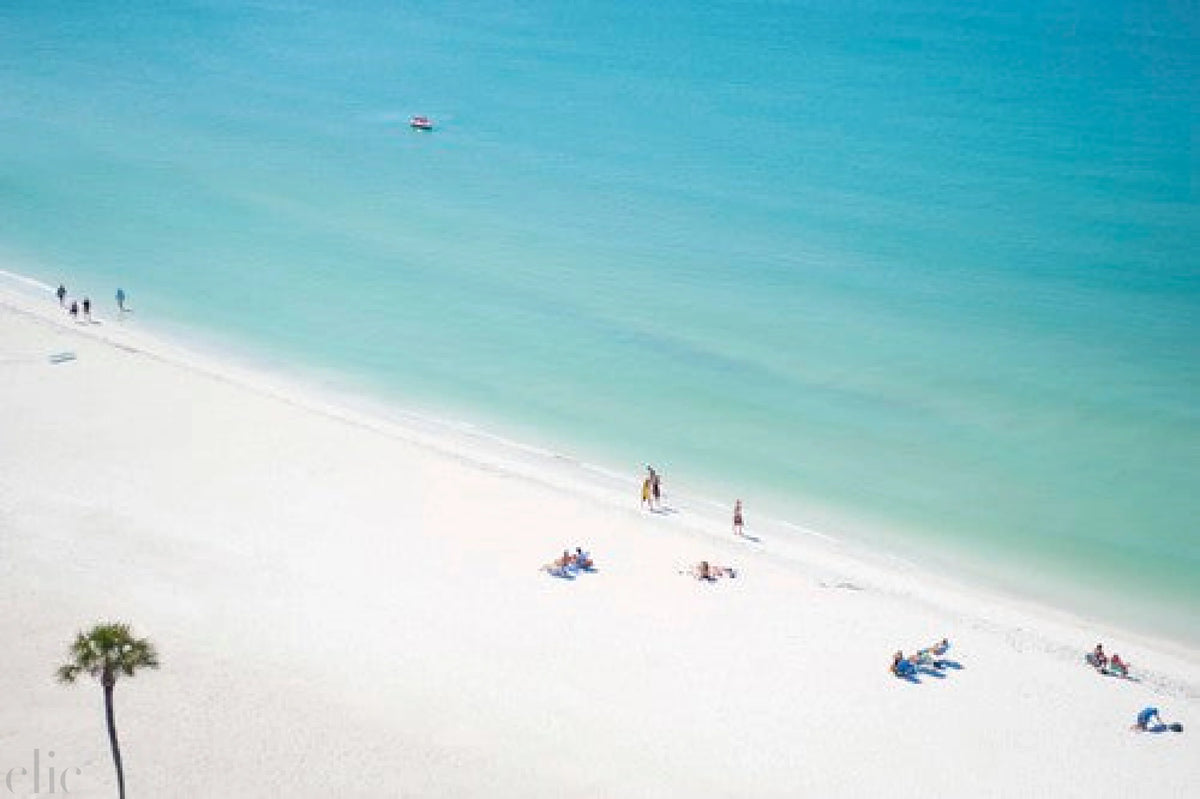 Lido Beach 1 by Juliette Charvet