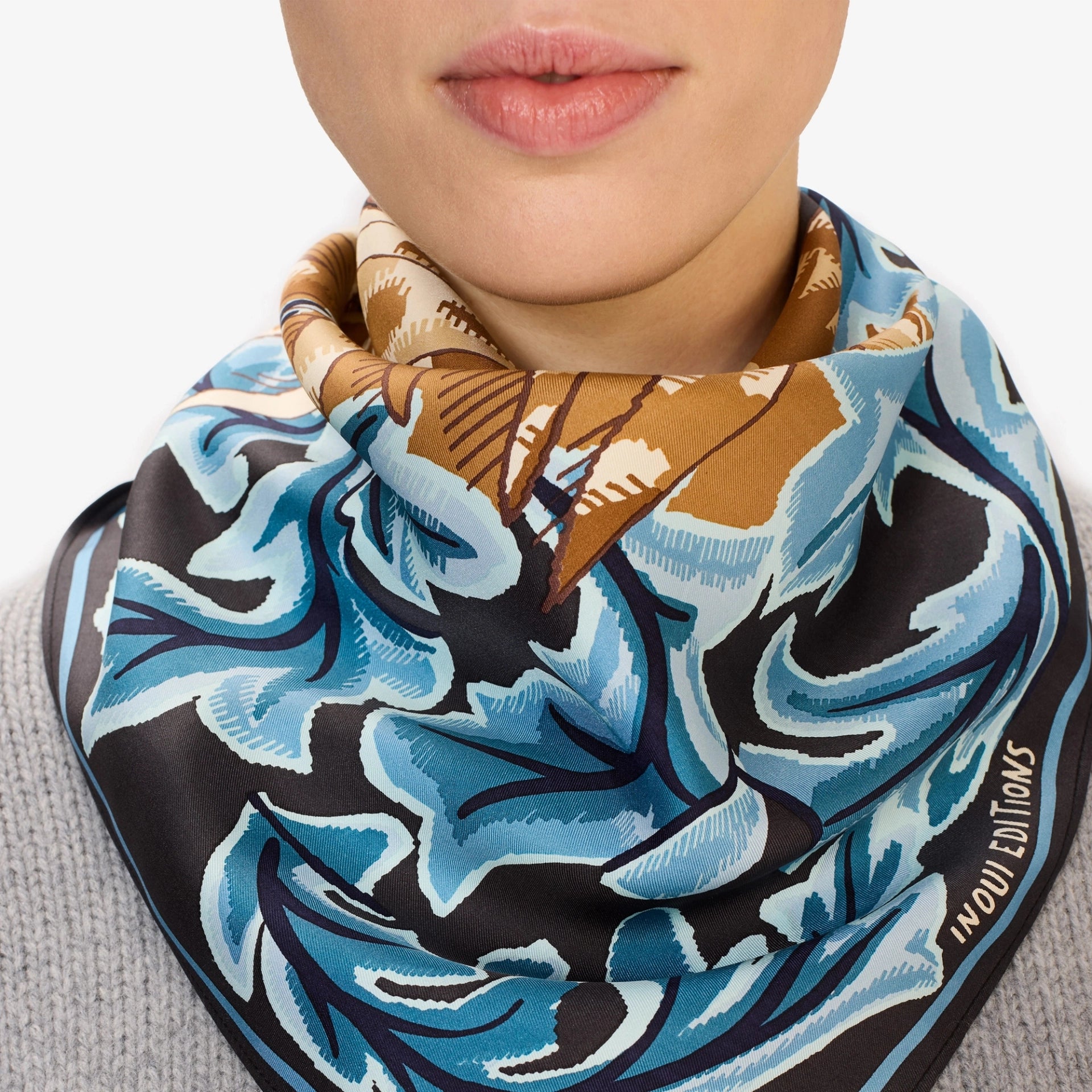 Carre 65 Leonard in Blue, from Inoui Editions