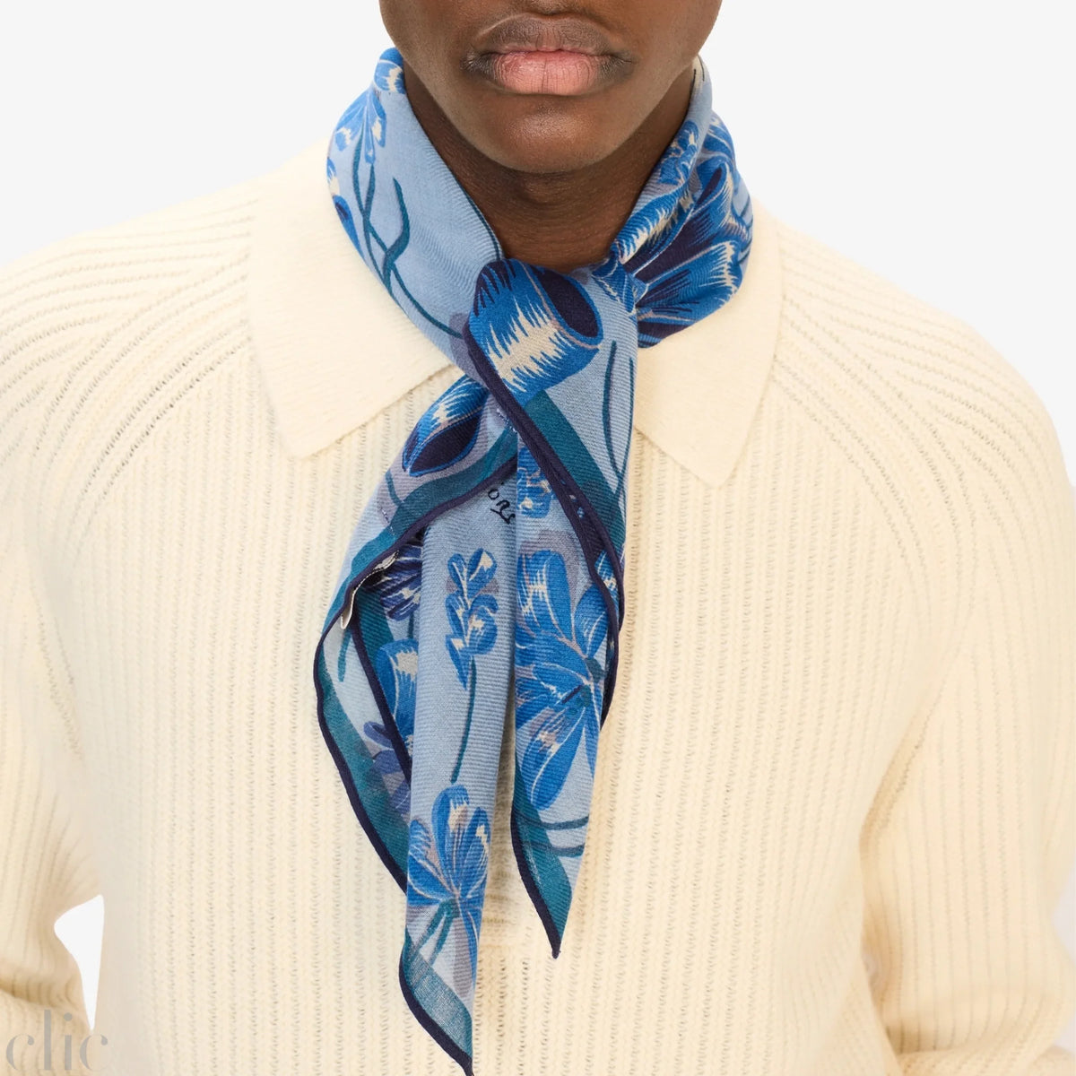 Toutou Scarf in Blue, from Inoui Editions