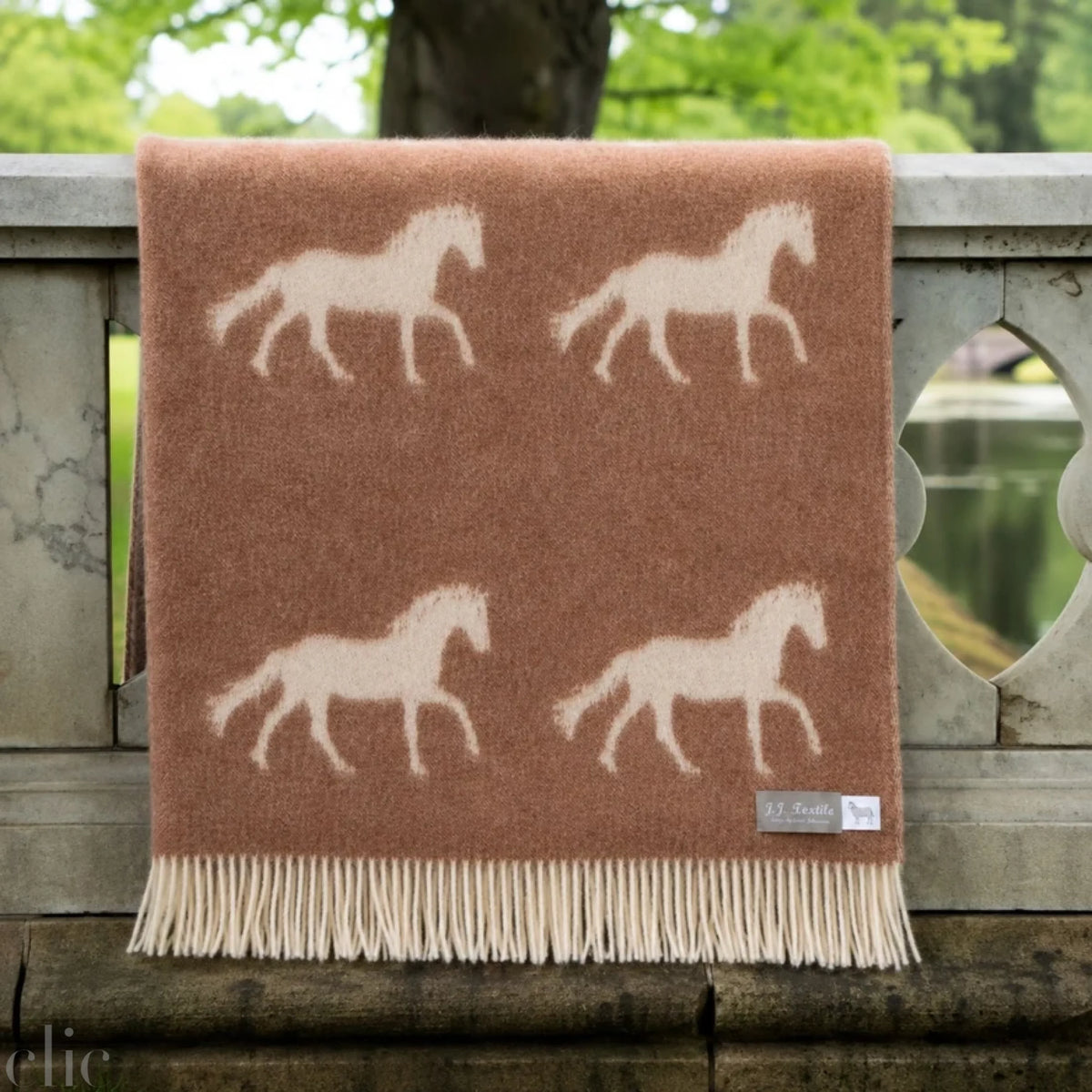 Horse Wool throw in Chestnut