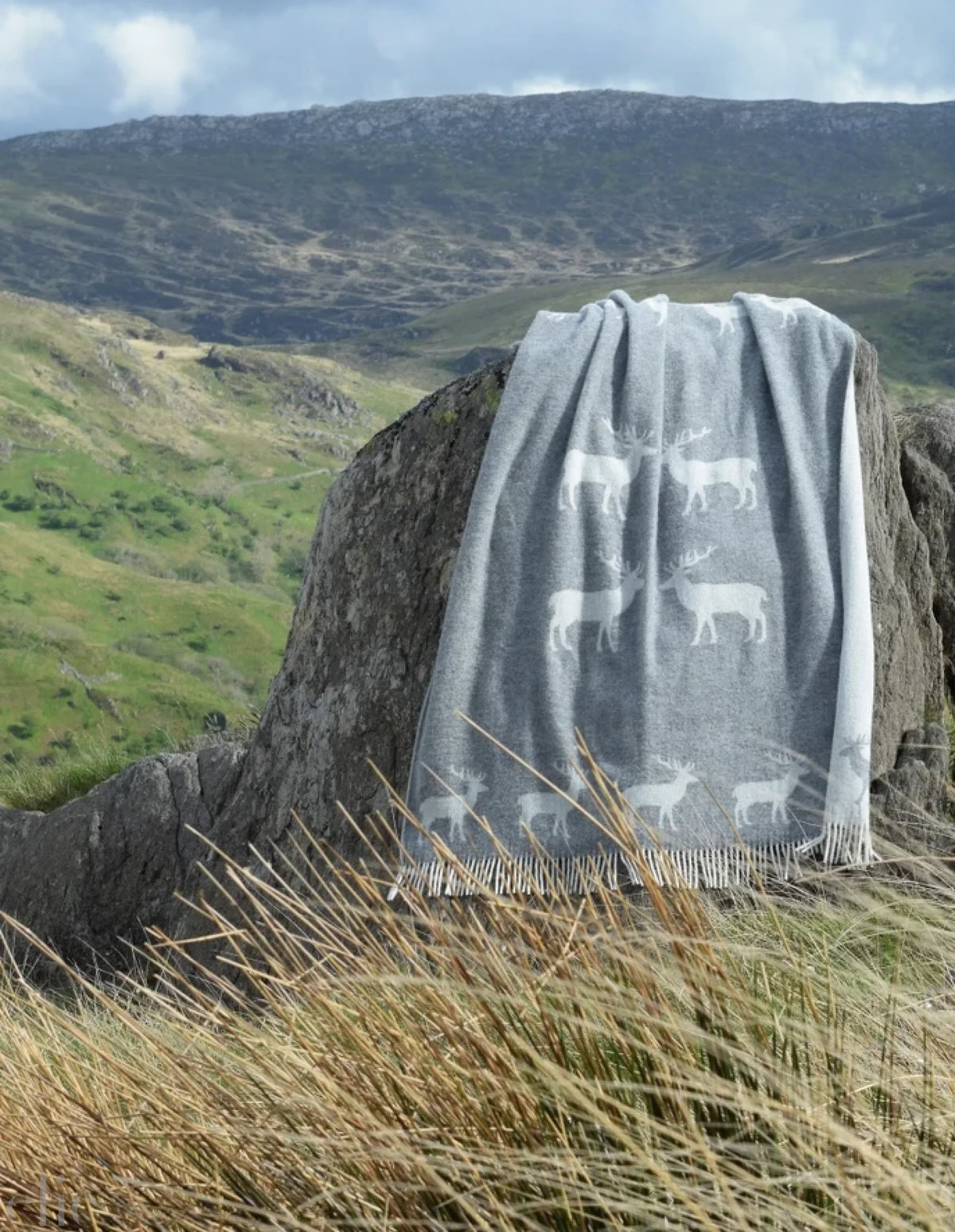 Deer Wool Throw in Grey