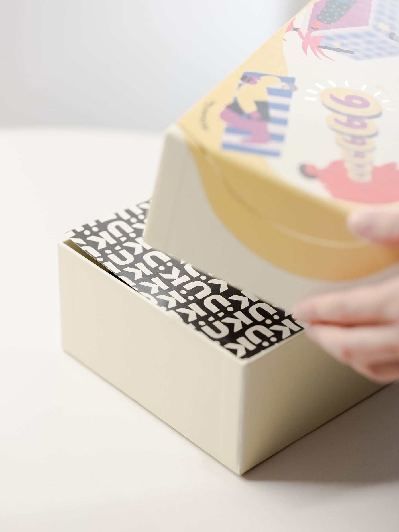 "Mood" Gift Box Scented Candle (200g Candle + Palm), from Intent