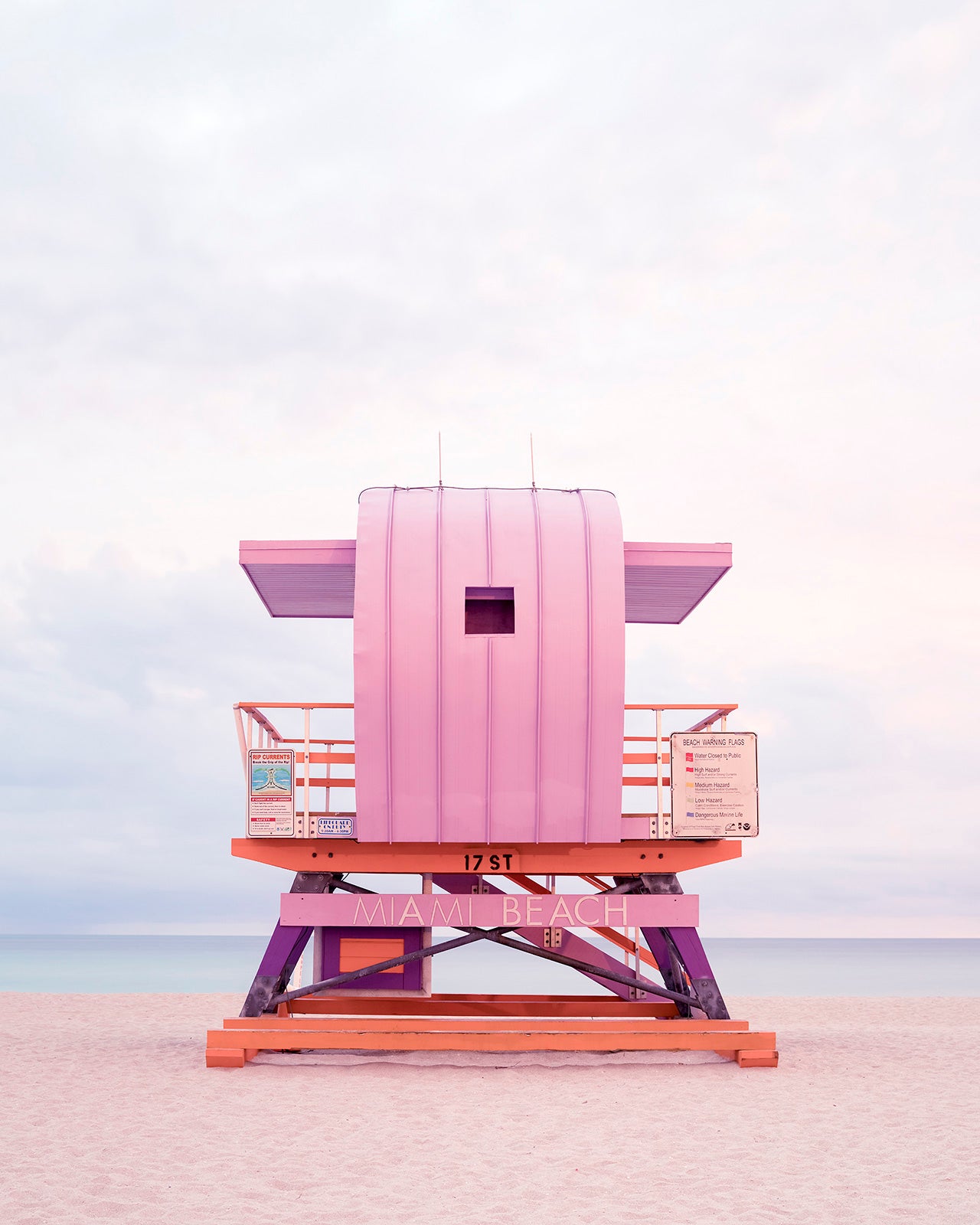 Lifeguard Tower 17th Street, Miami Beach by Tommy Kwak
