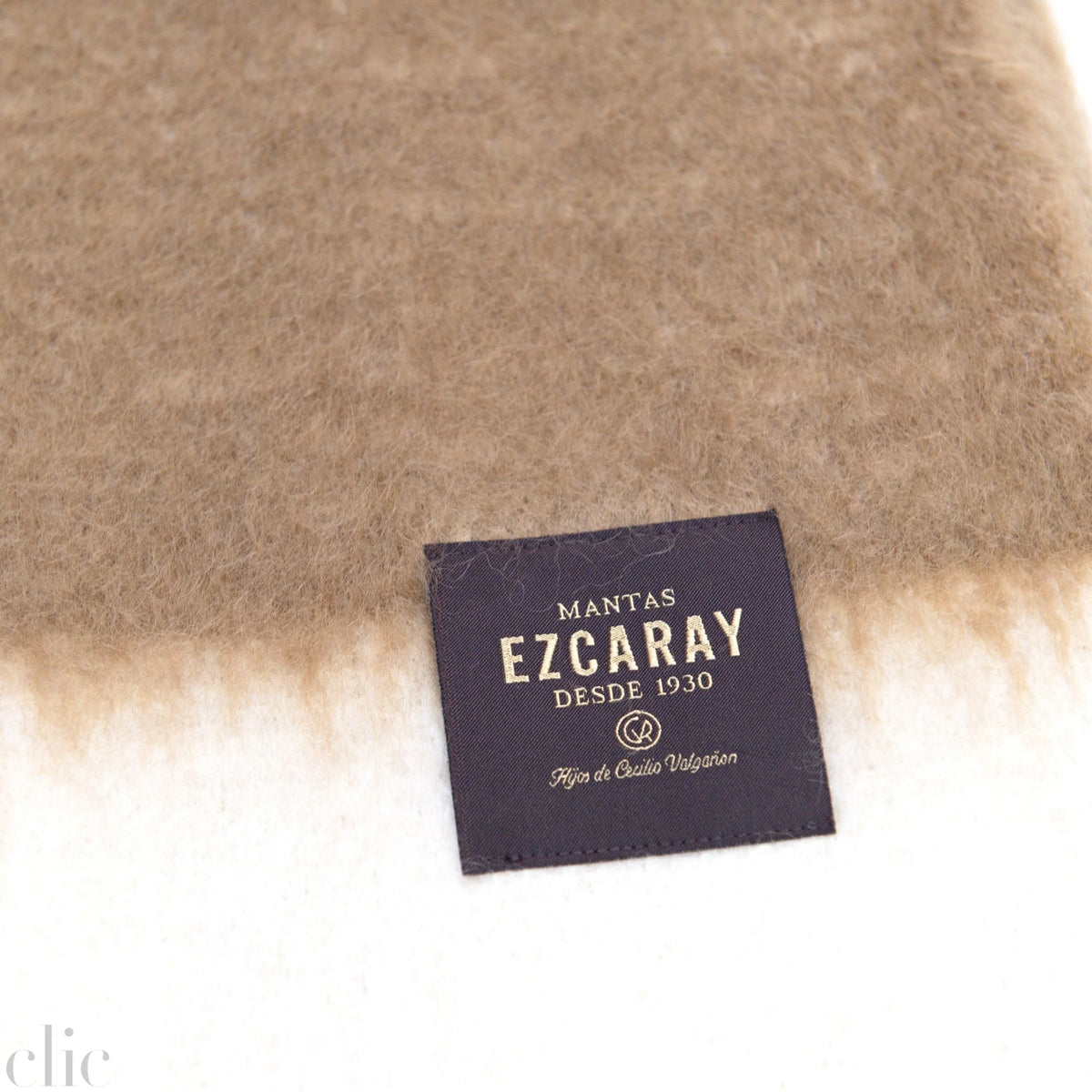 Serenity Throw Se-41, from Mantas Ezcaray