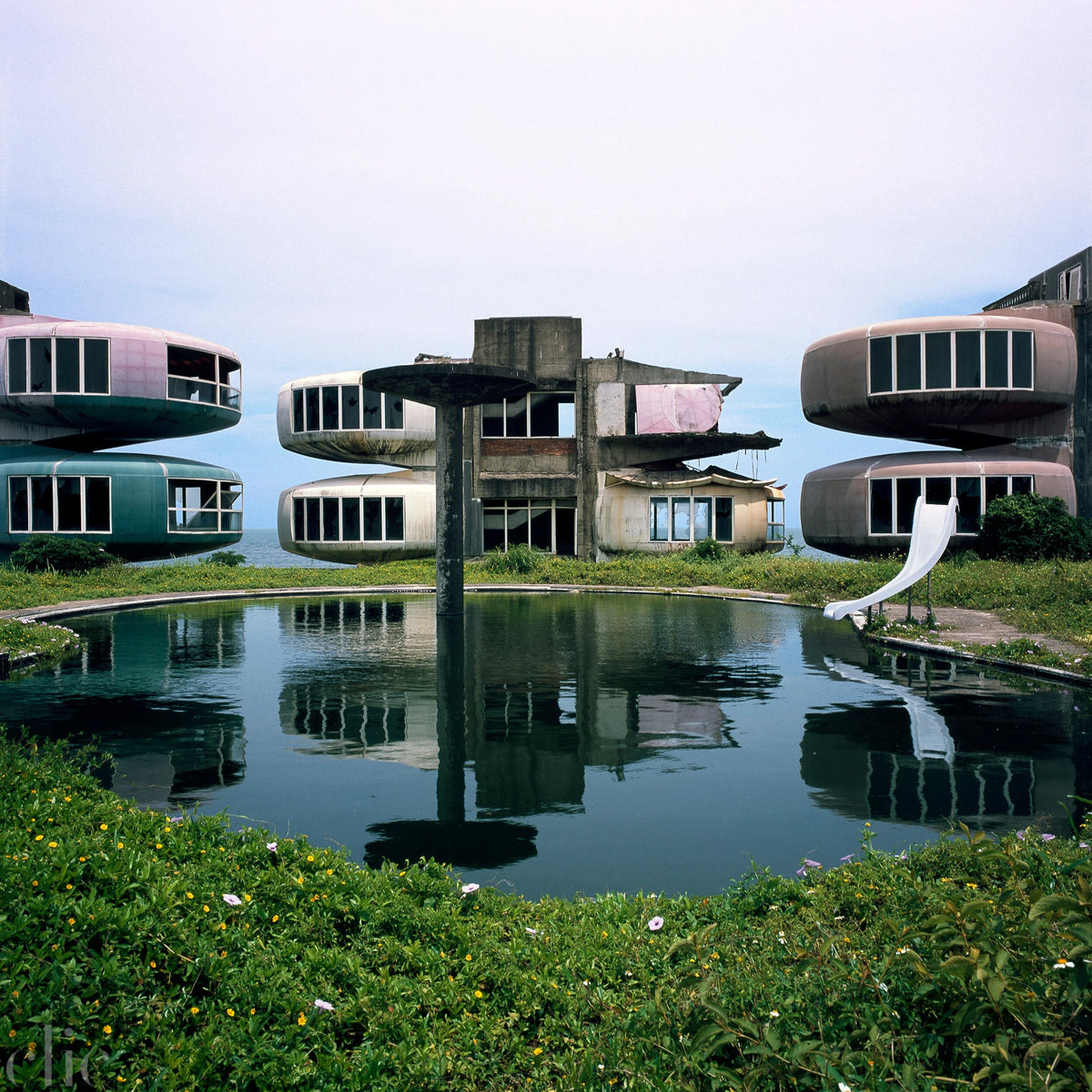 San-Zhr Pod Village, Taiwan, 2008 by Magda Biernat