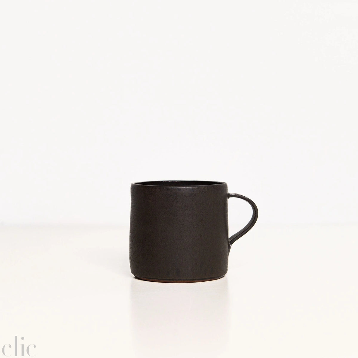 T112 Mug in Black