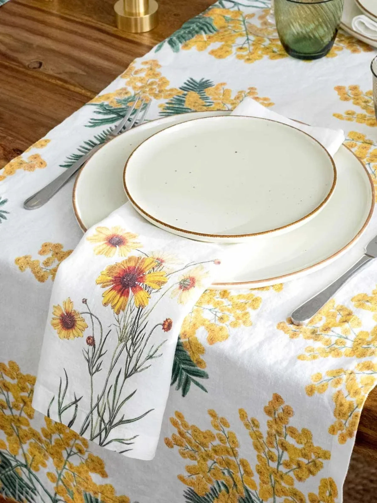 Set of 6 Yellow Flowers Napkins, from Linoroom