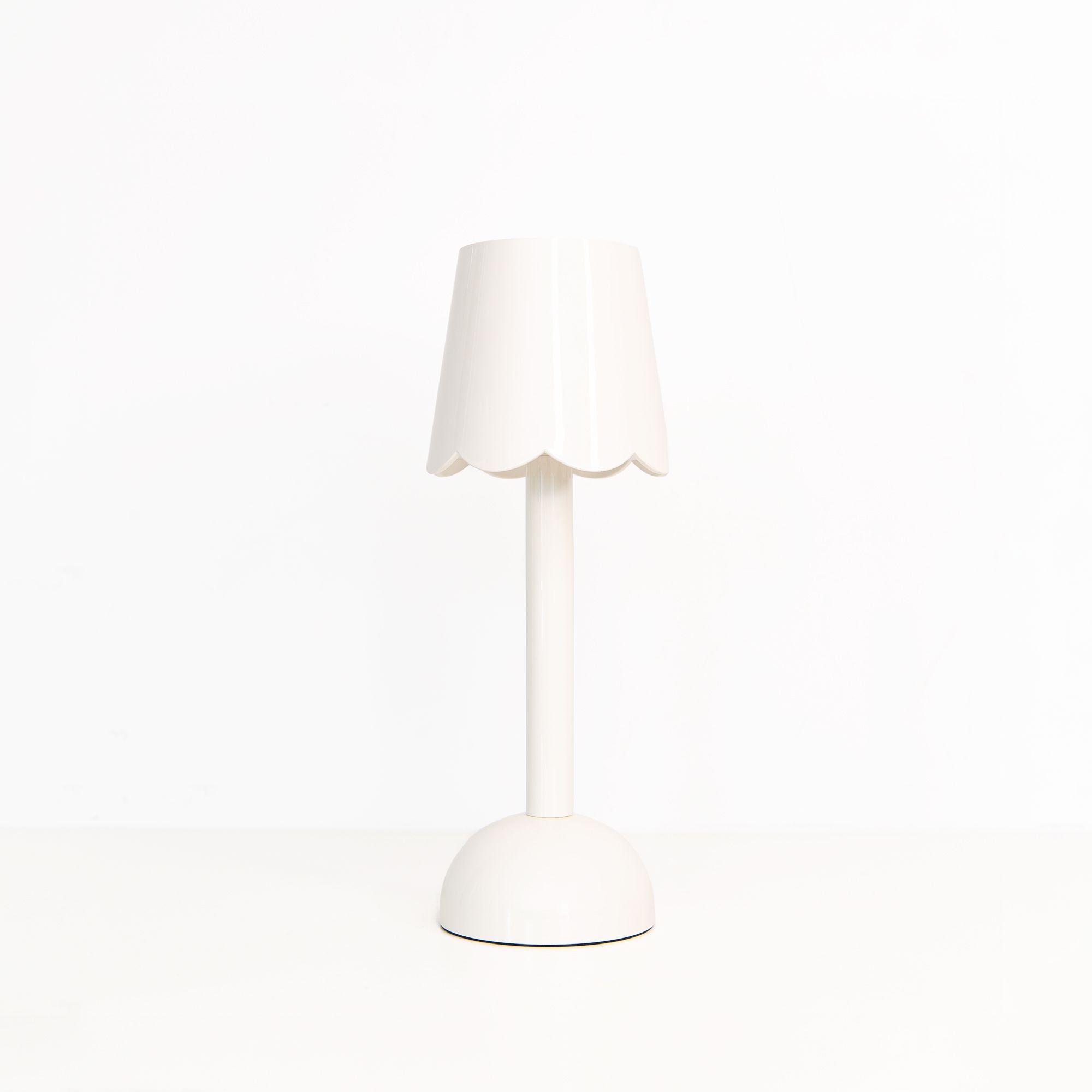 Scallop LED Lamp in White
