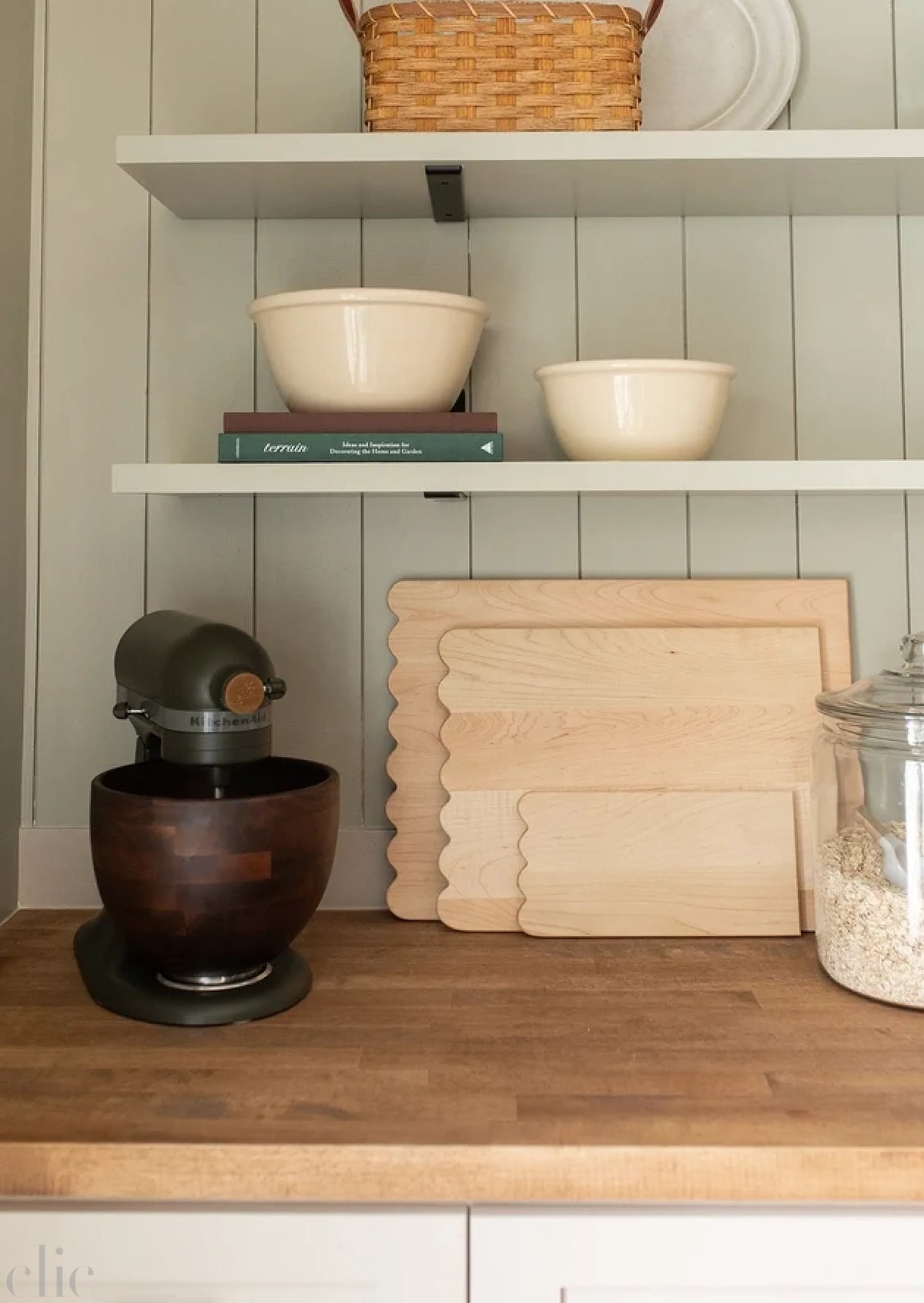 Large Scalloped Cutting Board in Maple