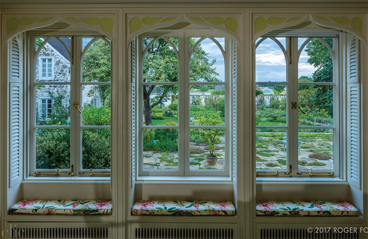 The Gardens of Bunny Mellon: The first study of the gardens and landscapes designed by the famed society hostess
