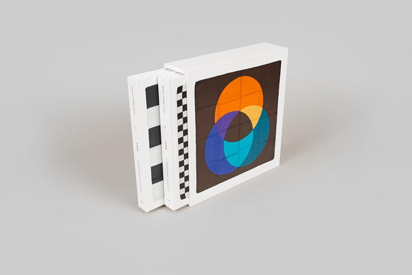 Carré: A Vintage Scarf Collection