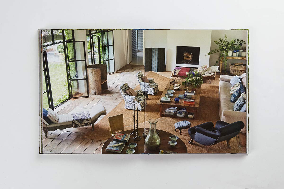 At Home: Isabel López-Quesada: Combining period and contemporary furniture and art, the homes of Isabel López-Quesada are unforgettable