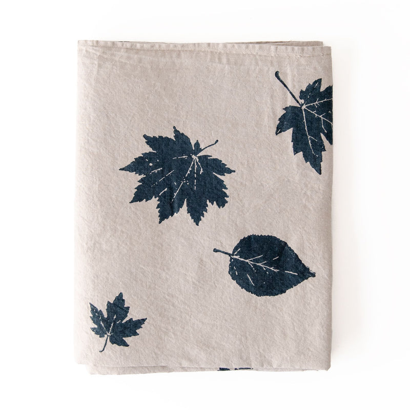 Foliage Tablecloth in Nero, from Bertozzi