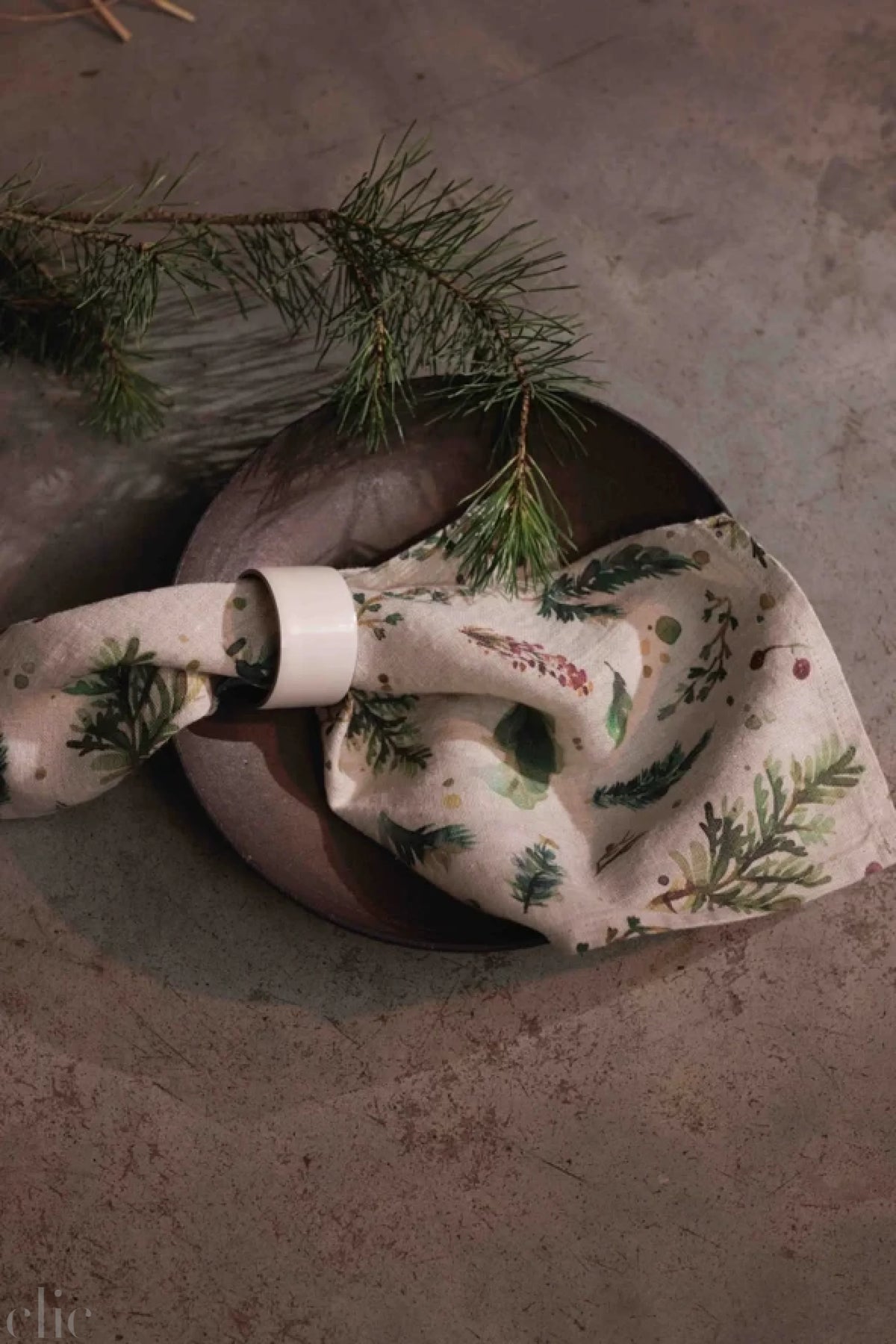 Set of 2 Winter Berry Linen Napkins 20x20, from Linen Tales