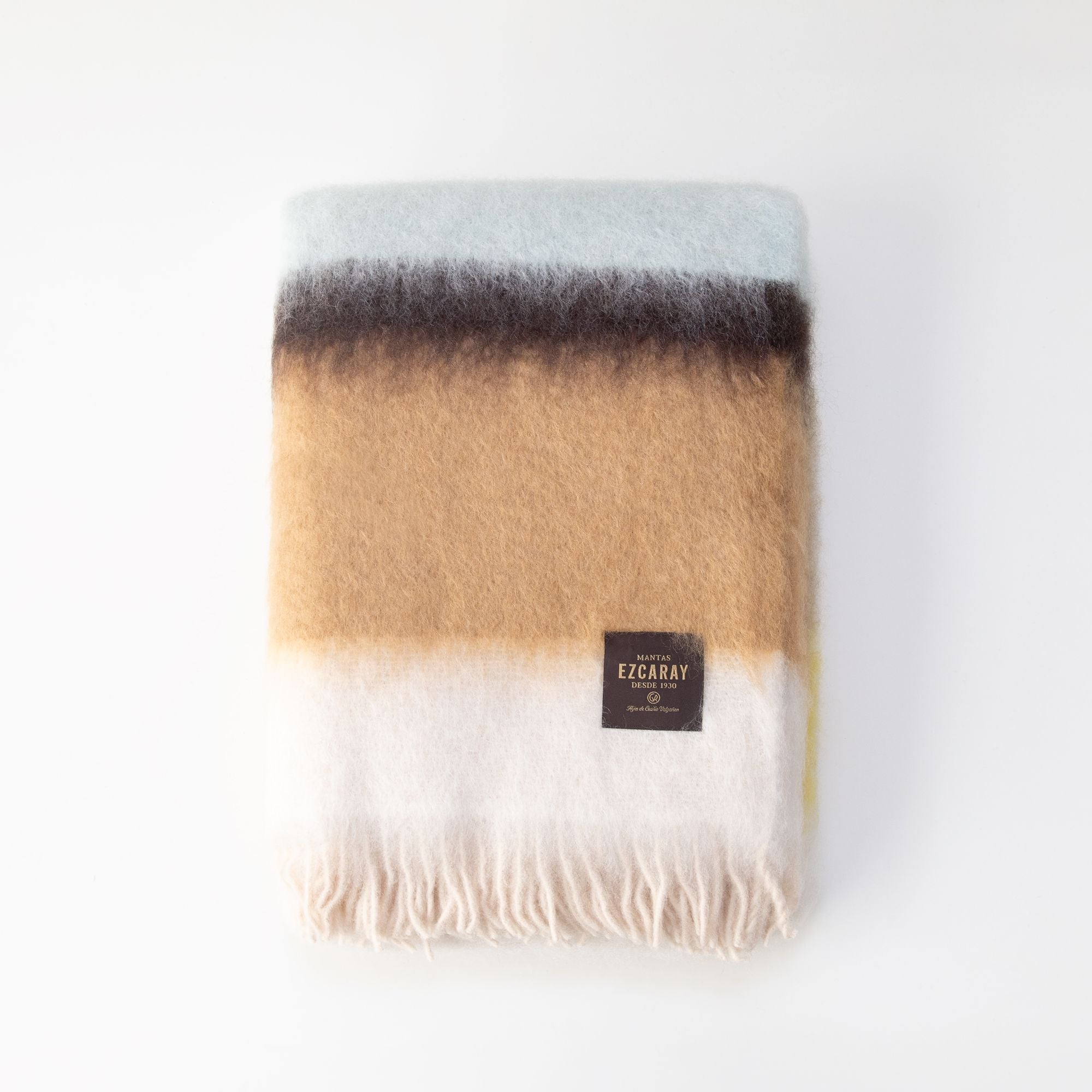 Serenity Throw SE-33, from Mantas Ezcaray