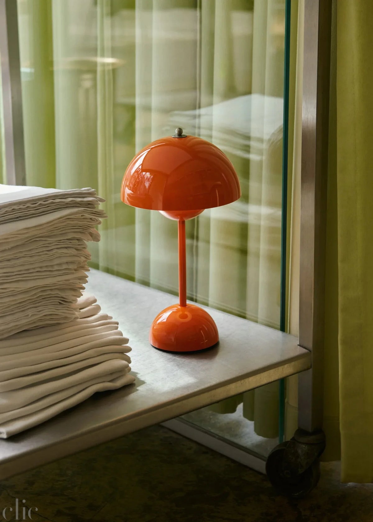 Flowerpot Table Lamp in Zesty Orange, Verner Panton