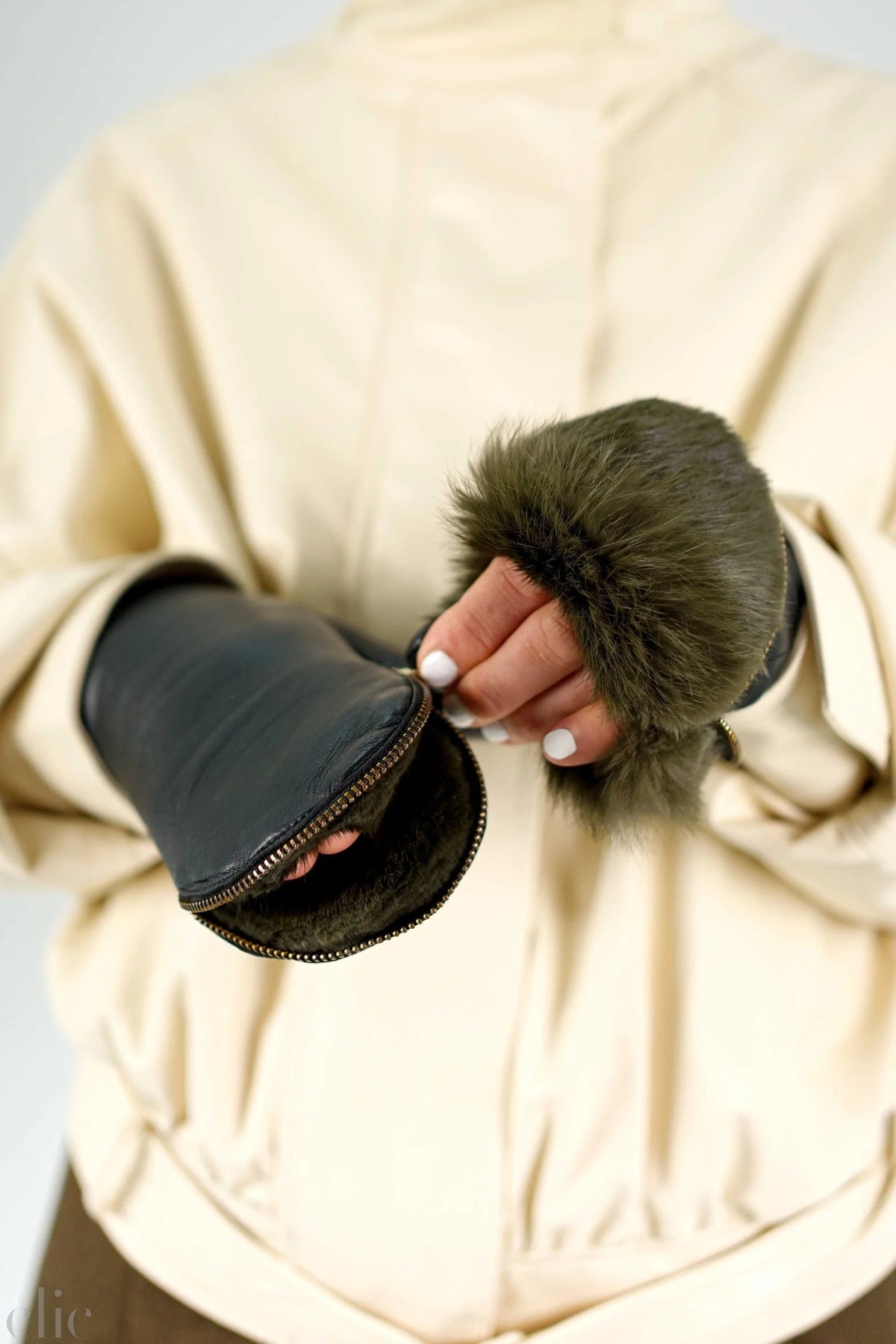 A136 Glove in Black and Kaki, from Arisitide