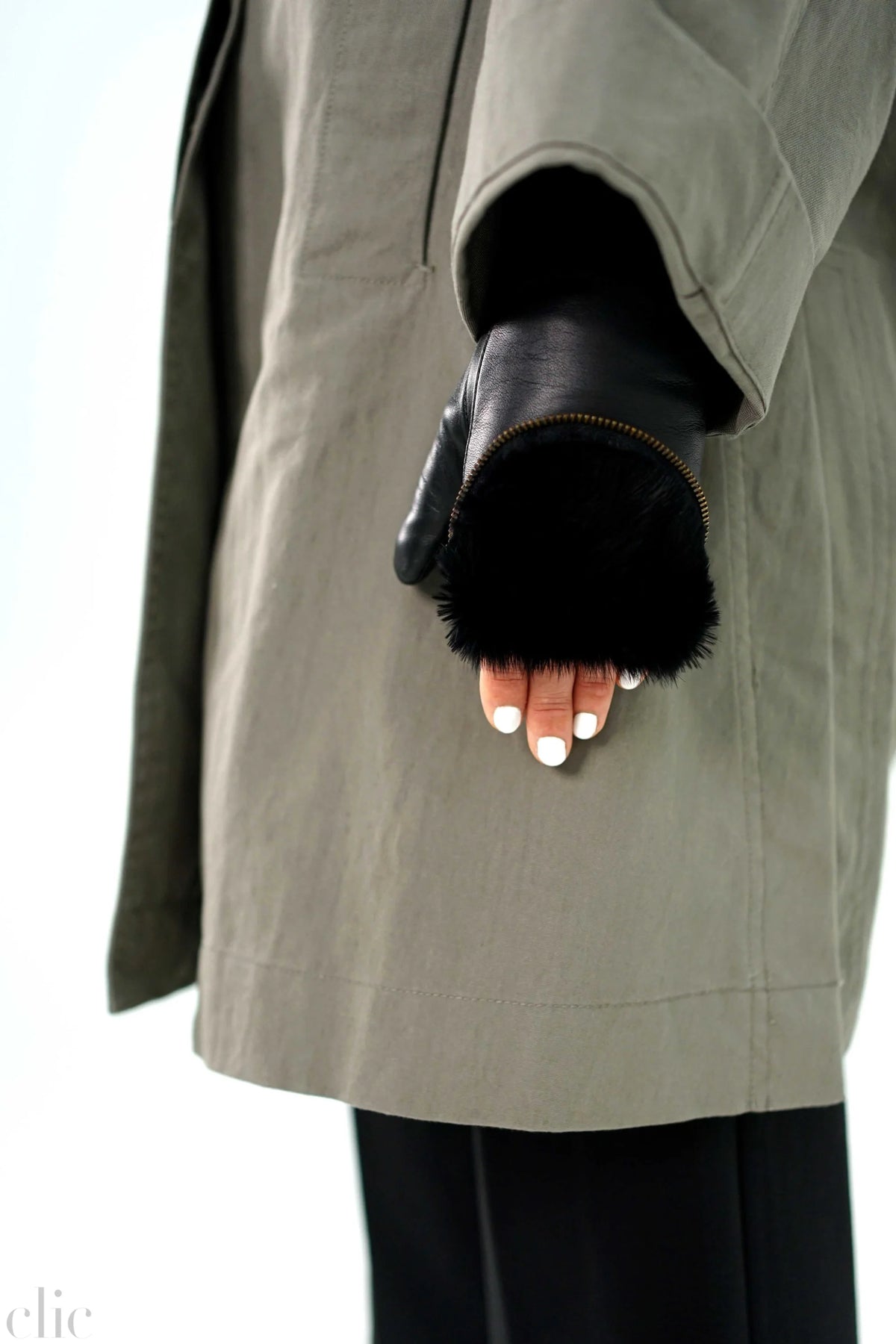 A136 Glove in Black and Black, from Arisitide