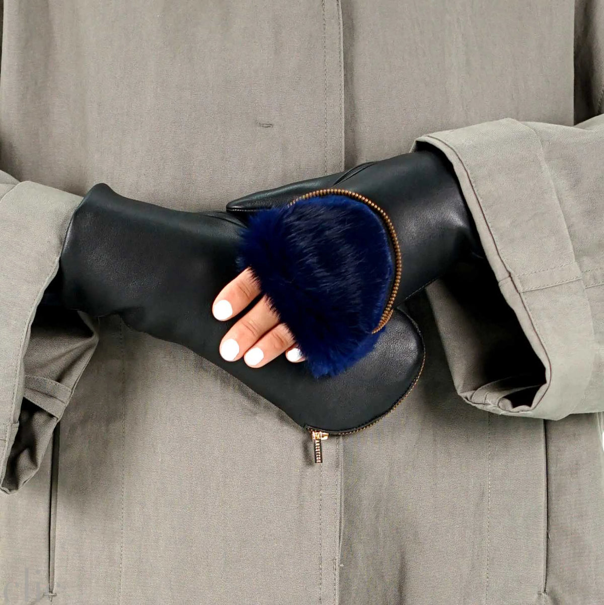 A136 Glove in Black and Navy, from Arisitide