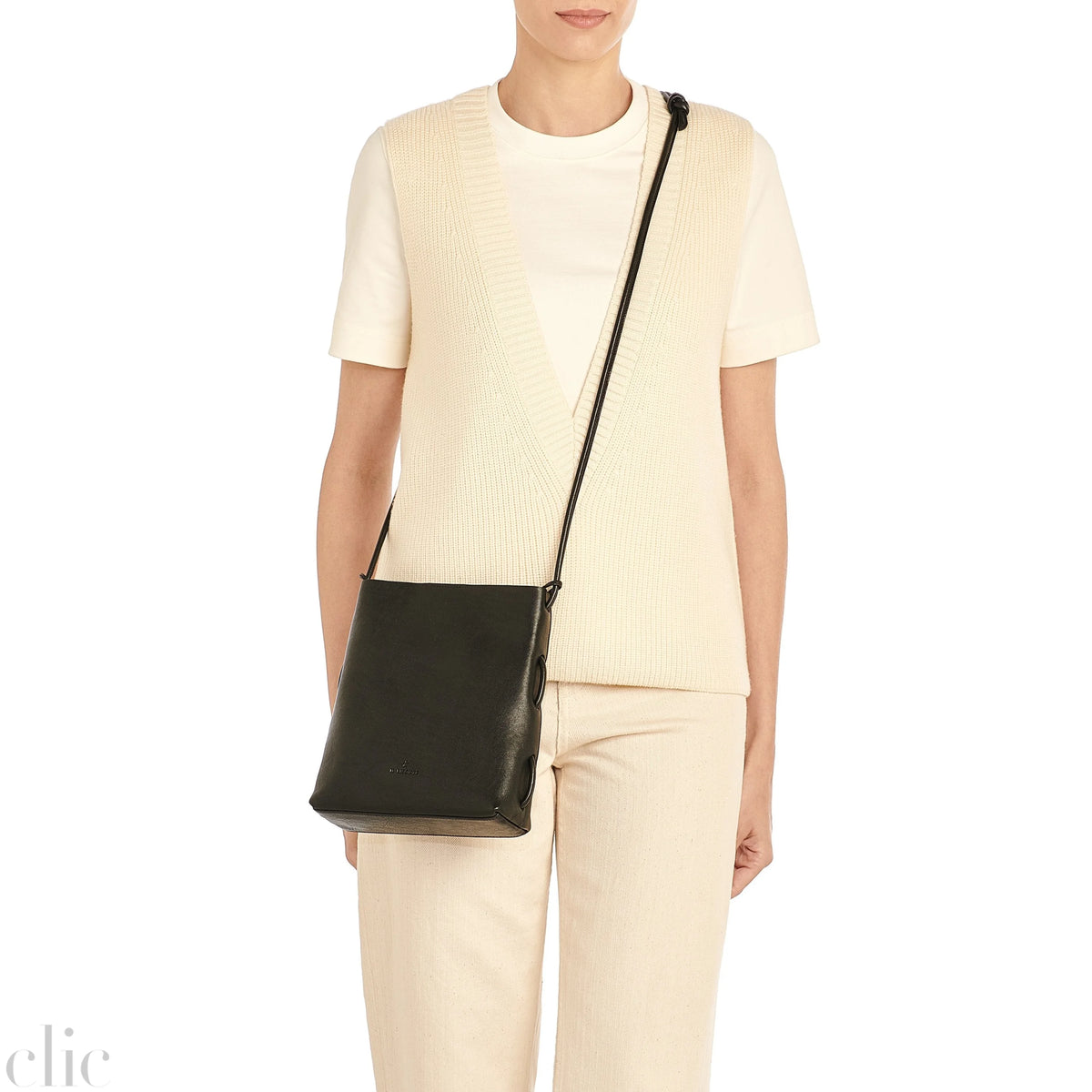 Snodo Shoulder Bag in Black, from IL Bisonte