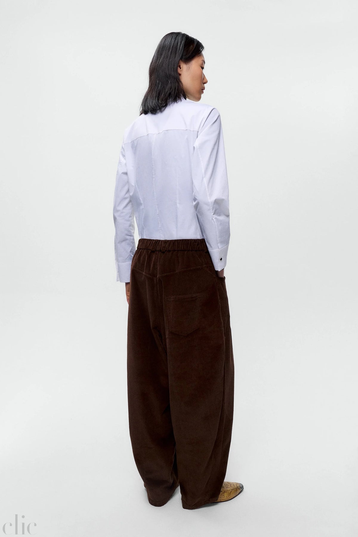 Corduroy Baggy Pants in Brown, from Cordera