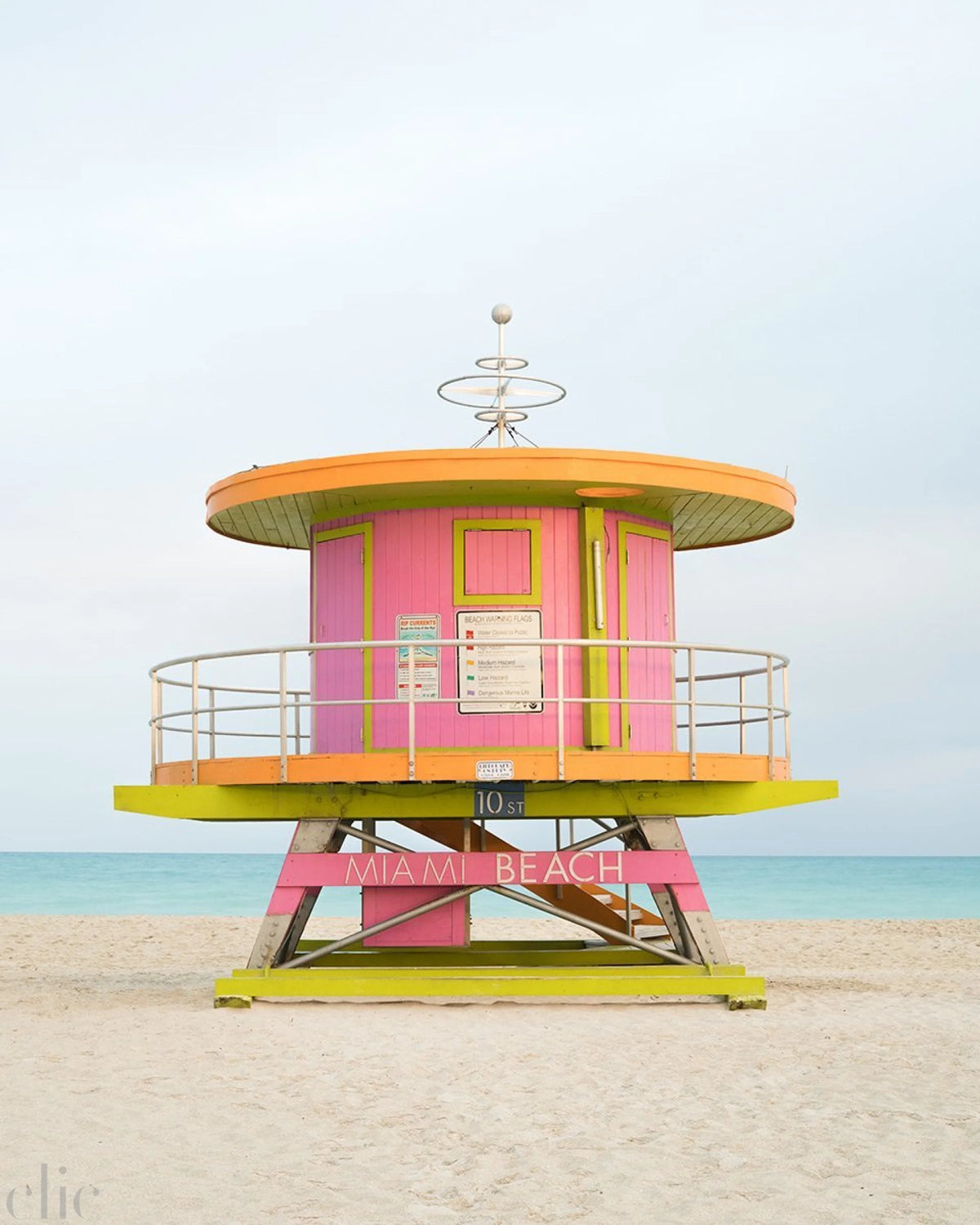Lifeguard Tower 10th Street, Miami Beach by Tommy Kwak