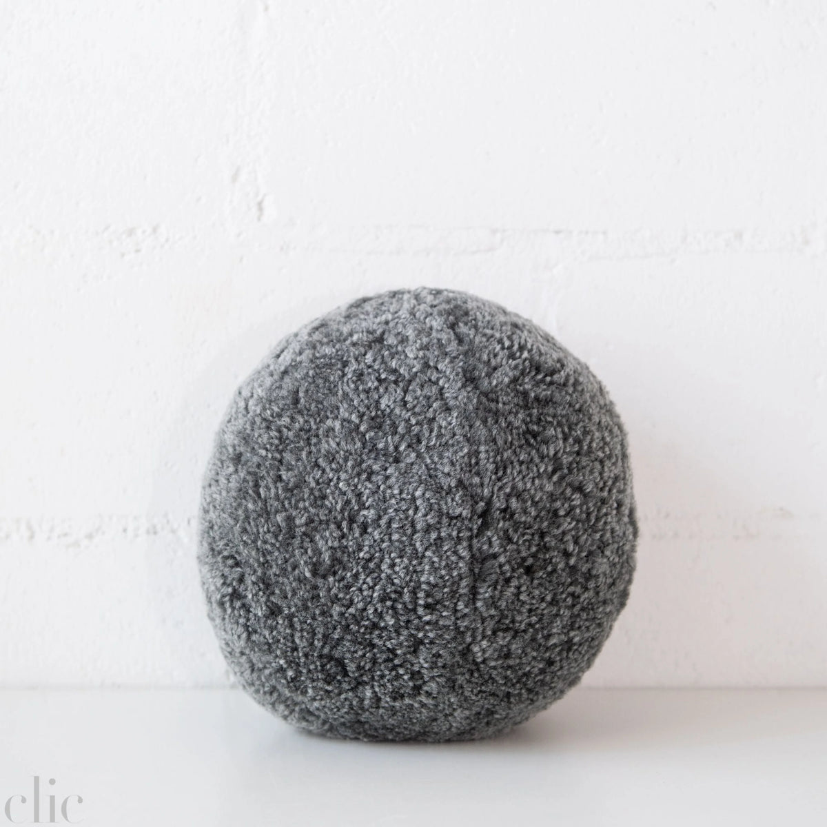 Angelite Rpund Curly Cushion in Graphite