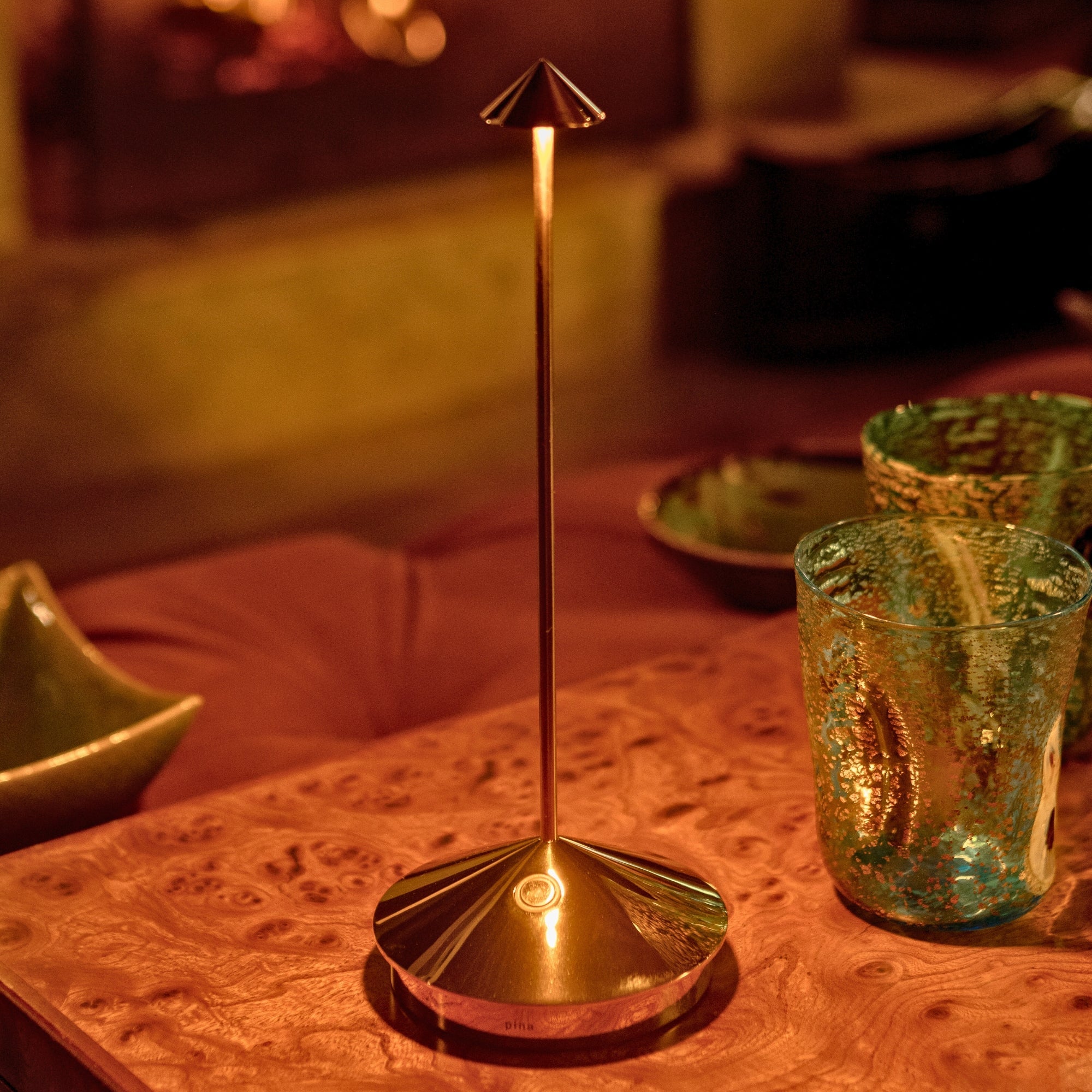 Glossy Pina Pro Lamp in gold, from Zafferano