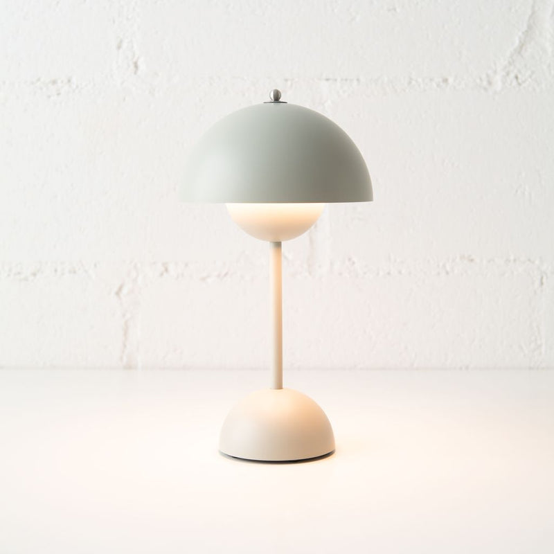 Flower Pot Table Lamp in Matte Light Grey, from Ameico