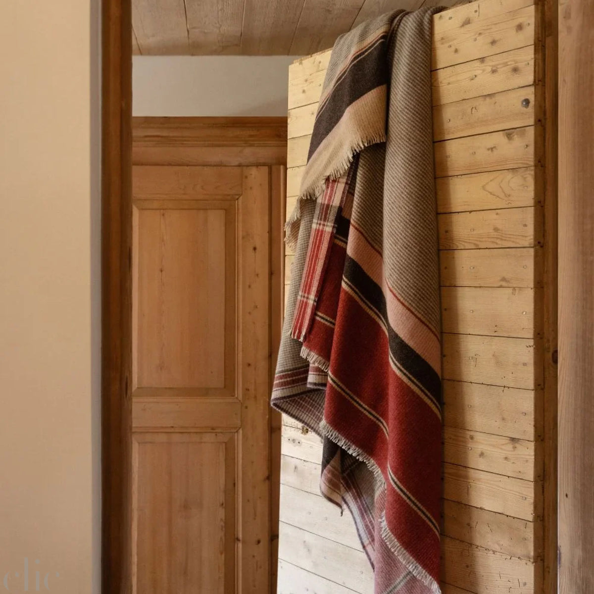 Plaid Arya Cashmere Throw in Naples