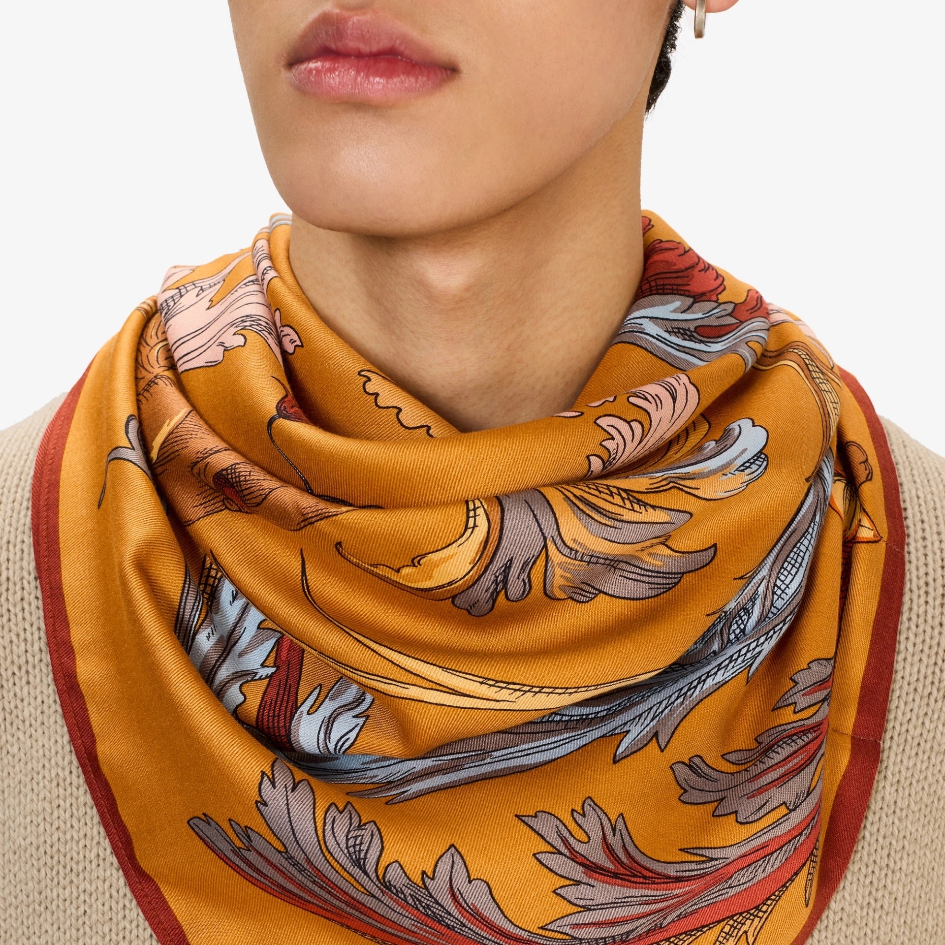 Carre 100 Rococo in Golden Brown, from Inoui Editions