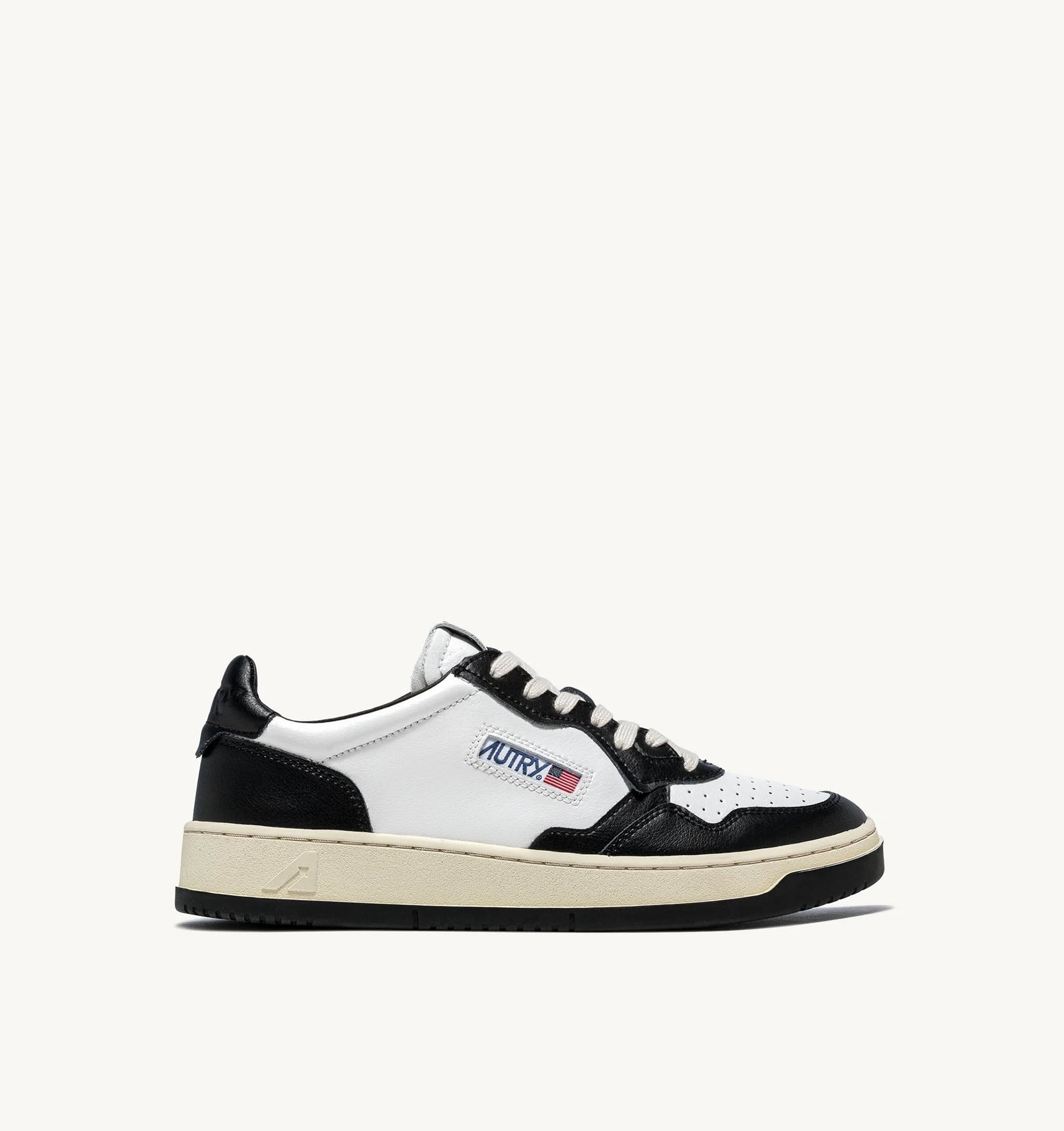 ★AUTRY★MEDALIST LOW SNEAKERS IN LEATHER WHITE★ Autry Medalist Low Sneakers In White Leather And Beige Suede