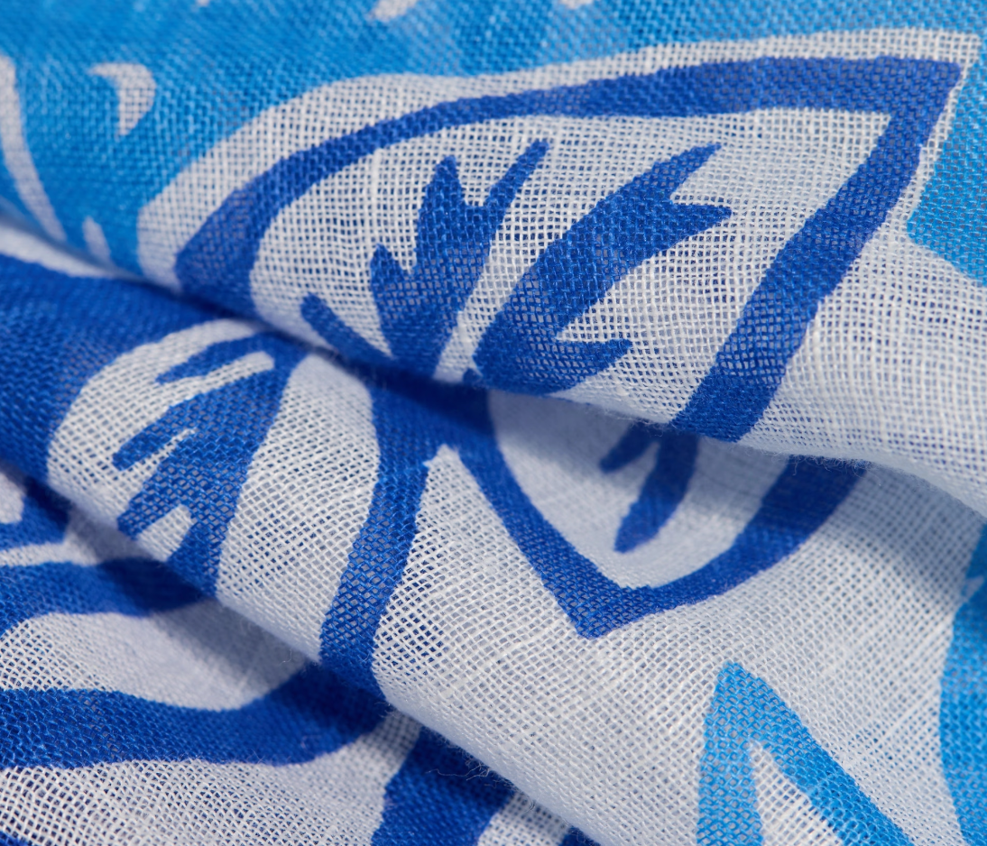 Scarf 100 Jungle in Blue, from Inoui Editions