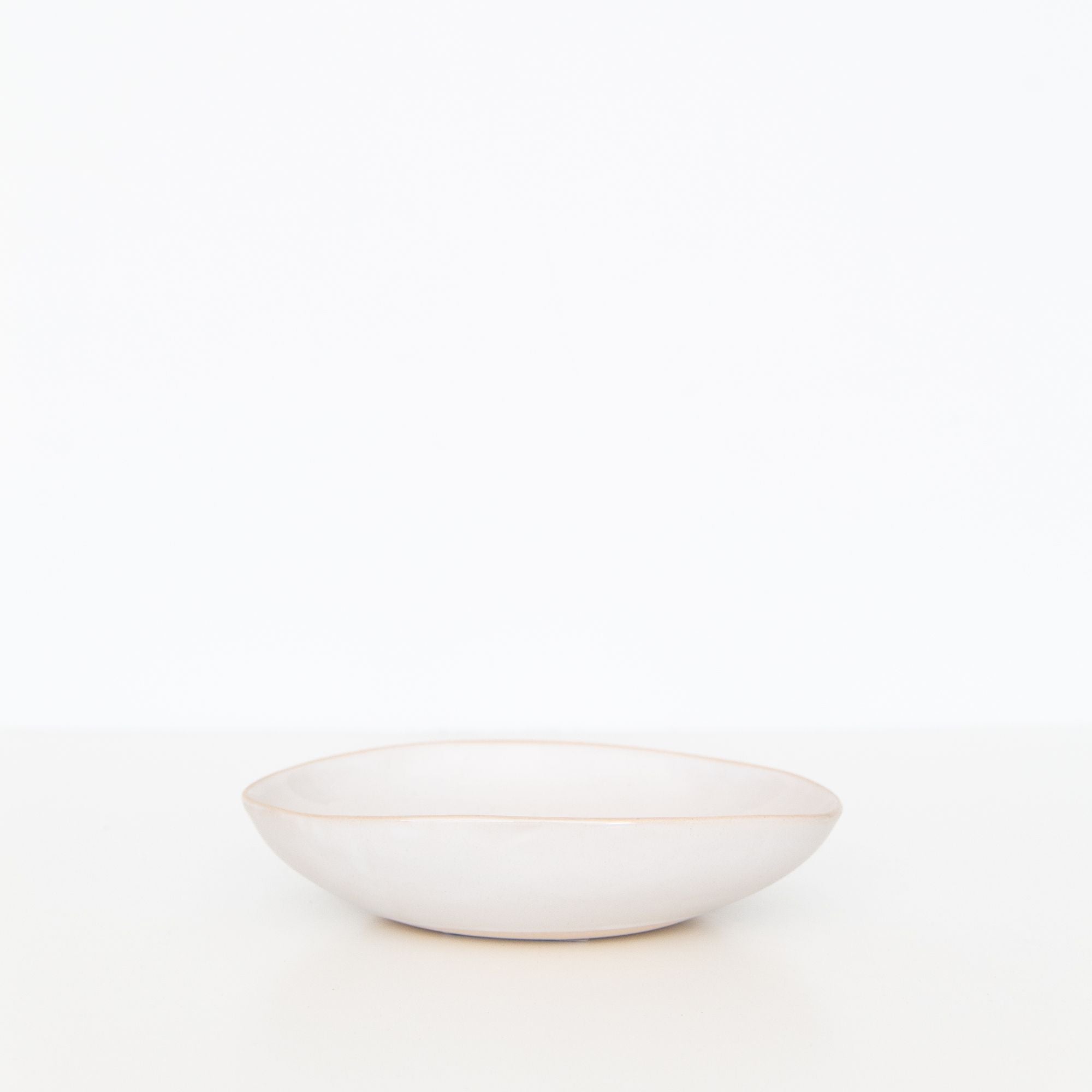 Server Etosha in Beach Sand White, from Wonki Ware