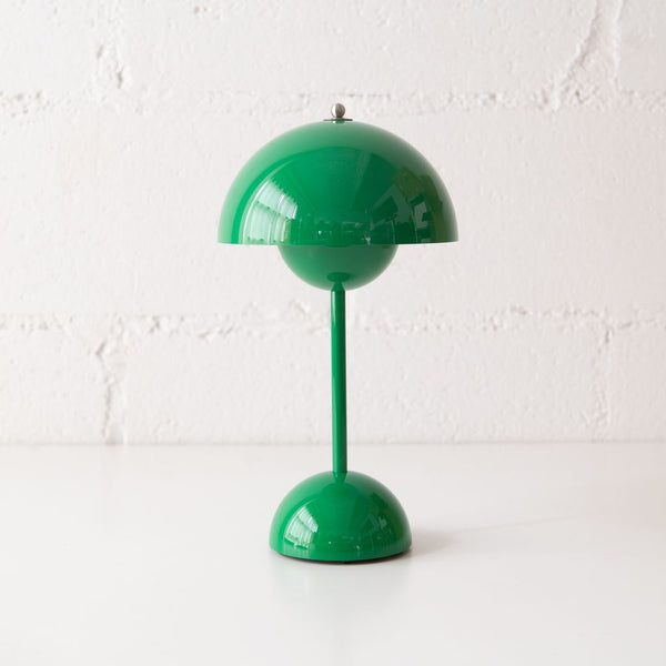 Flower Pot Table Lamp in Signal Green, from Ameico